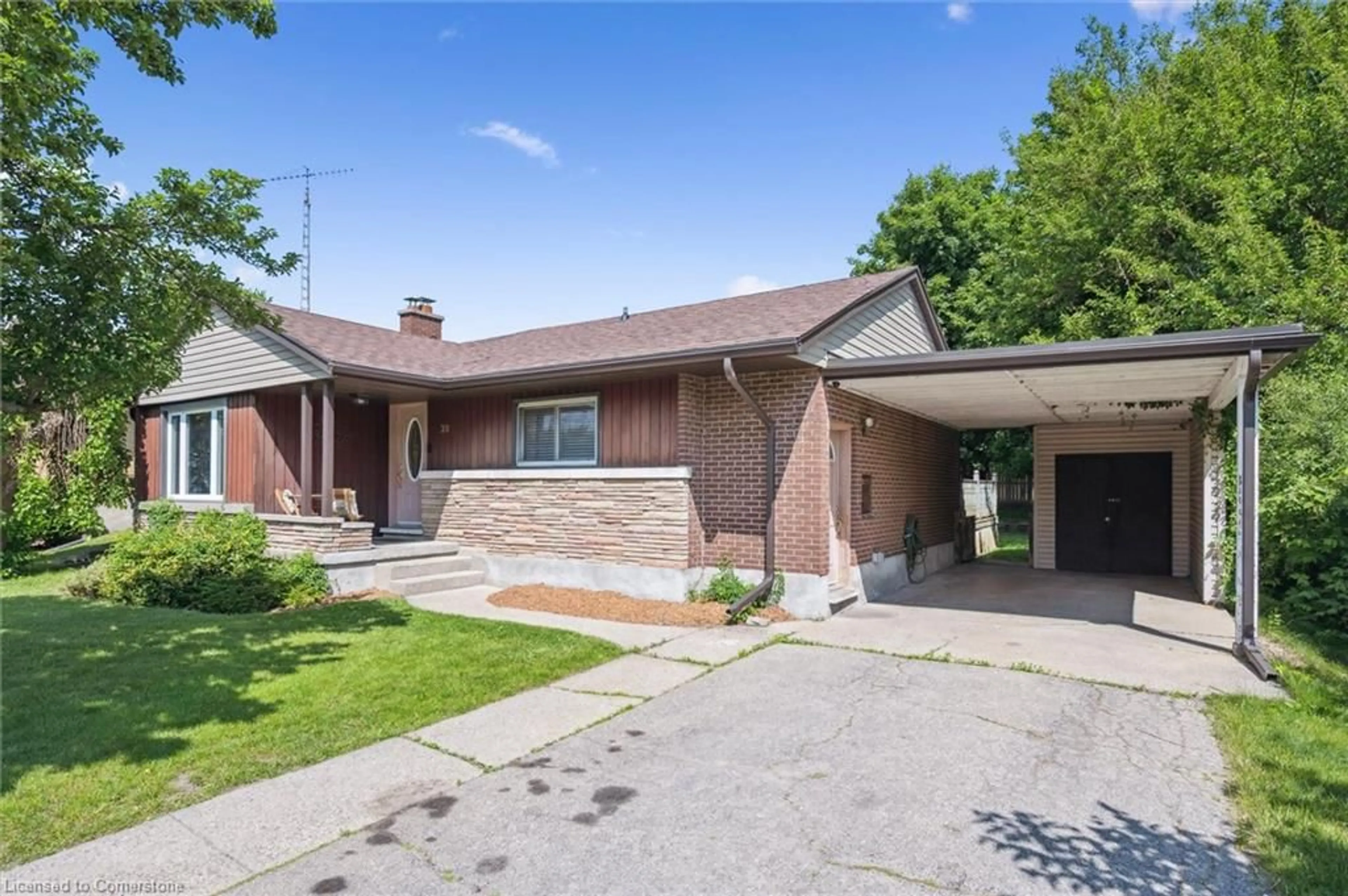 Home with brick exterior material, street for 20 Lyndhurst Dr, Kitchener Ontario N2B 1B5