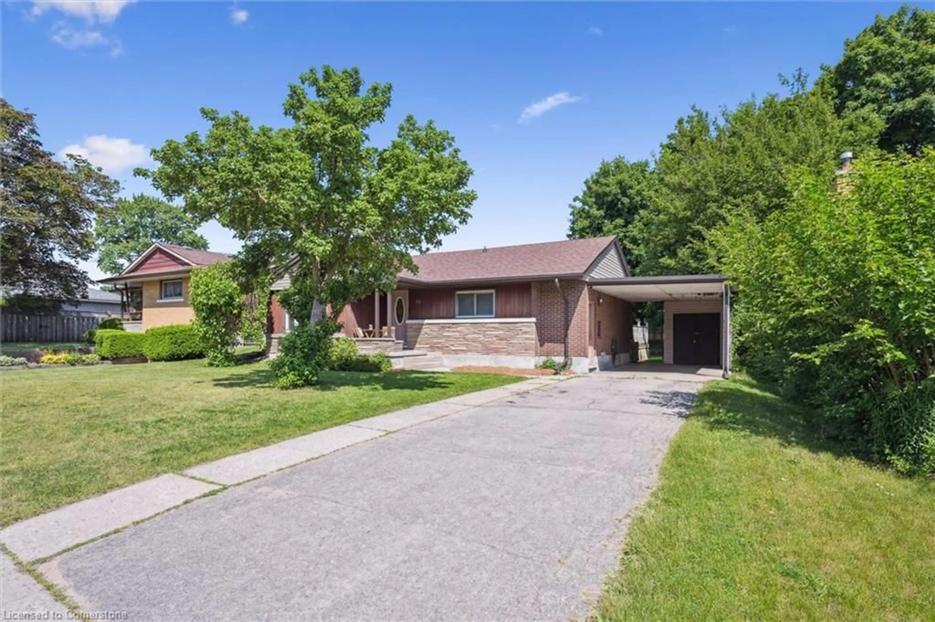 Home with brick exterior material, street for 20 Lyndhurst Dr, Kitchener Ontario N2B 1B5