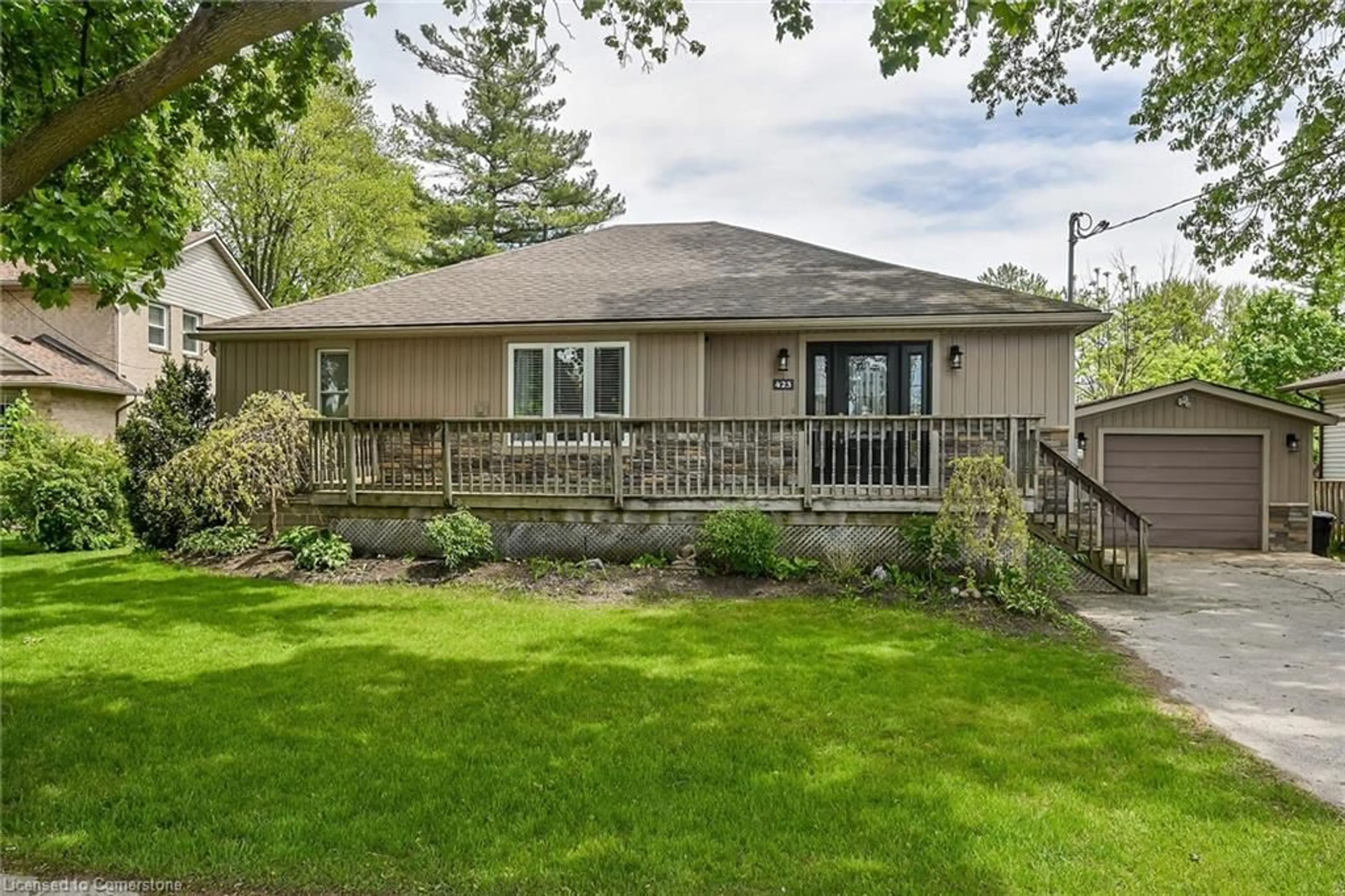 Patio, water/lake/river/ocean view for 423 George St, Dunnville Ontario N1A 2T8