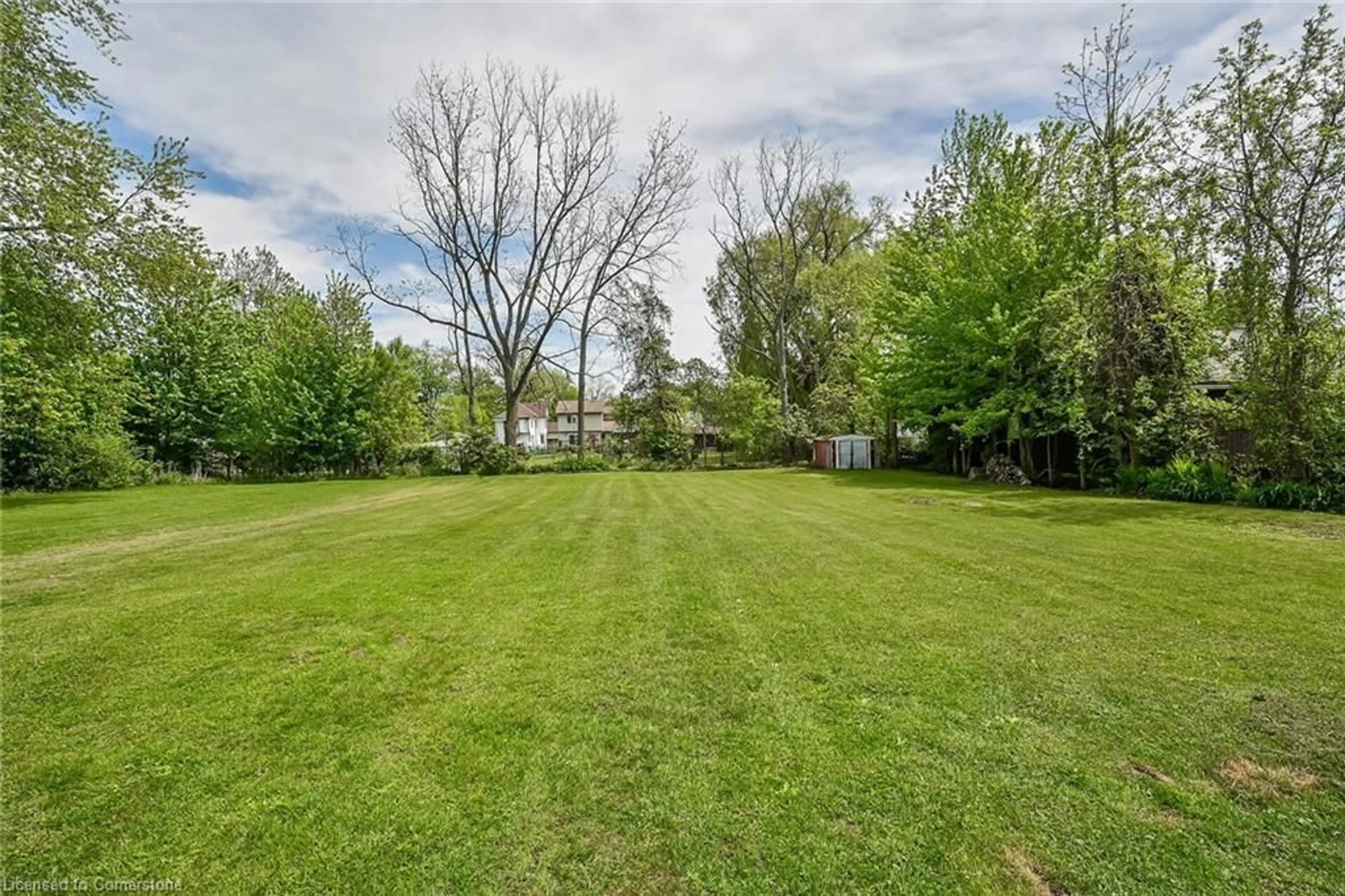 A pic from outside/outdoor area/front of a property/back of a property/a pic from drone, water/lake/river/ocean view for 423 George St, Dunnville Ontario N1A 2T8