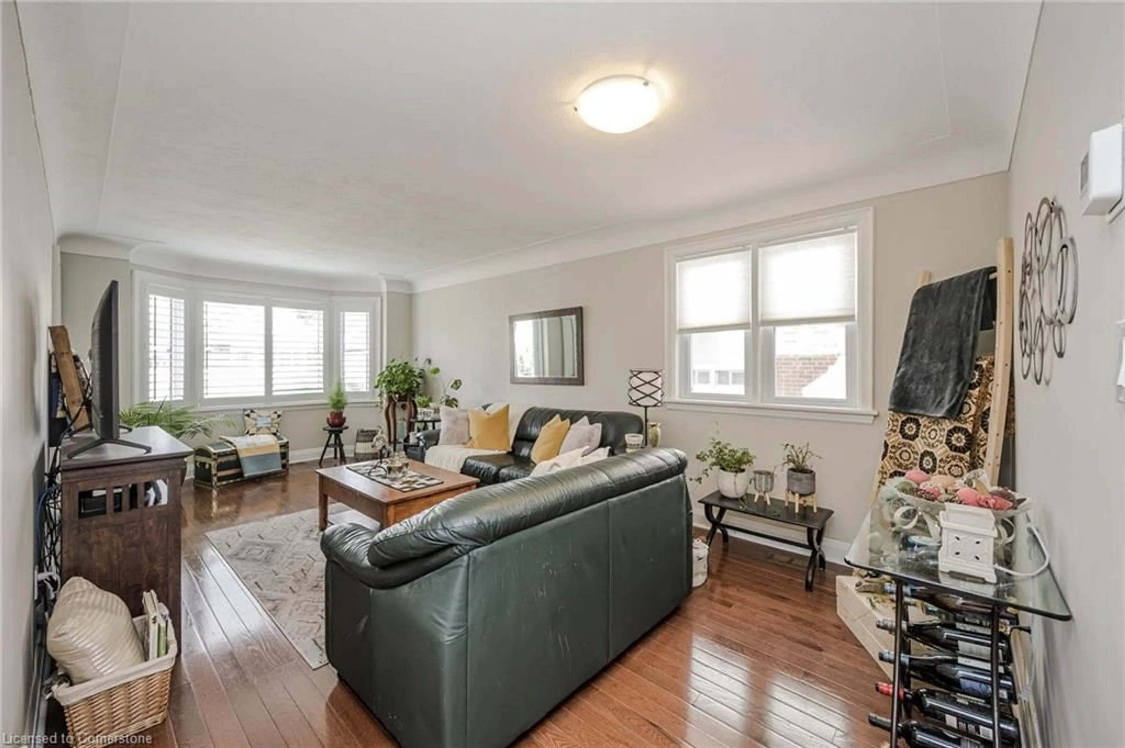 Living room with furniture, wood/laminate floor for 143 Tuxedo Ave, Hamilton Ontario L8K 2S2