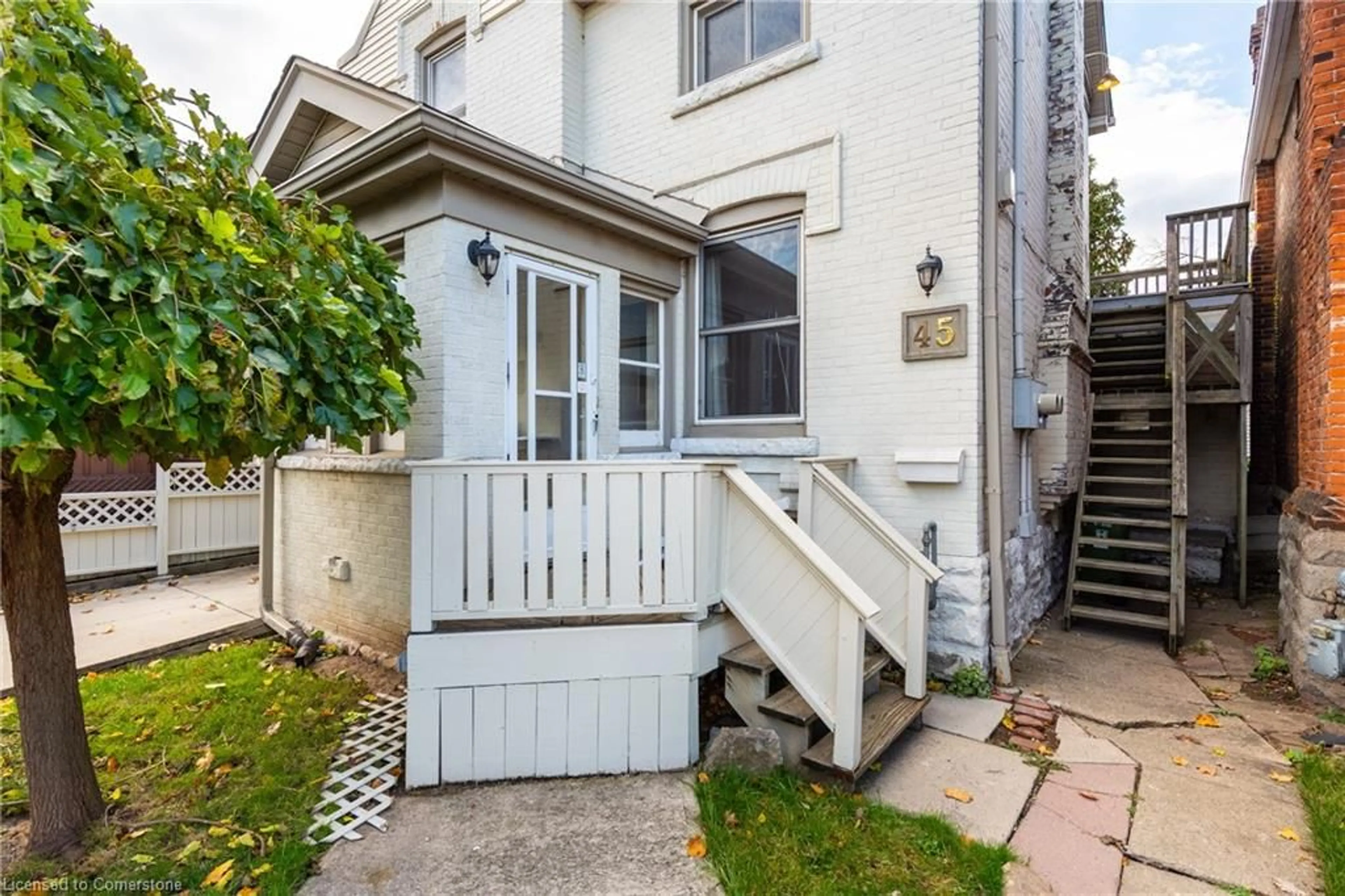 Patio, street for 45 East Bend Ave, Hamilton Ontario L8L 7E1