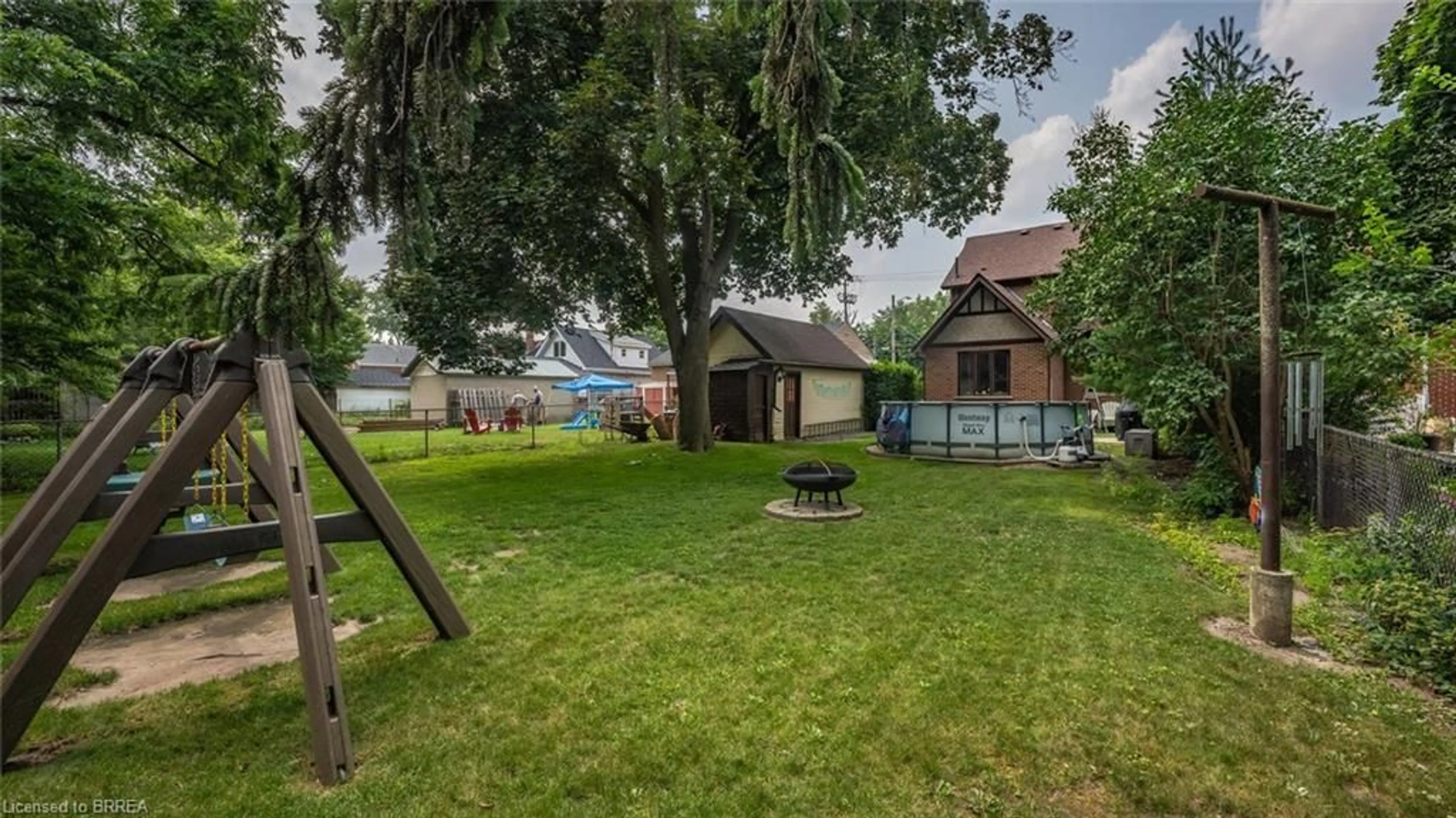 Patio, unknown for 31 Morrell St, Brantford Ontario N3T 4J3