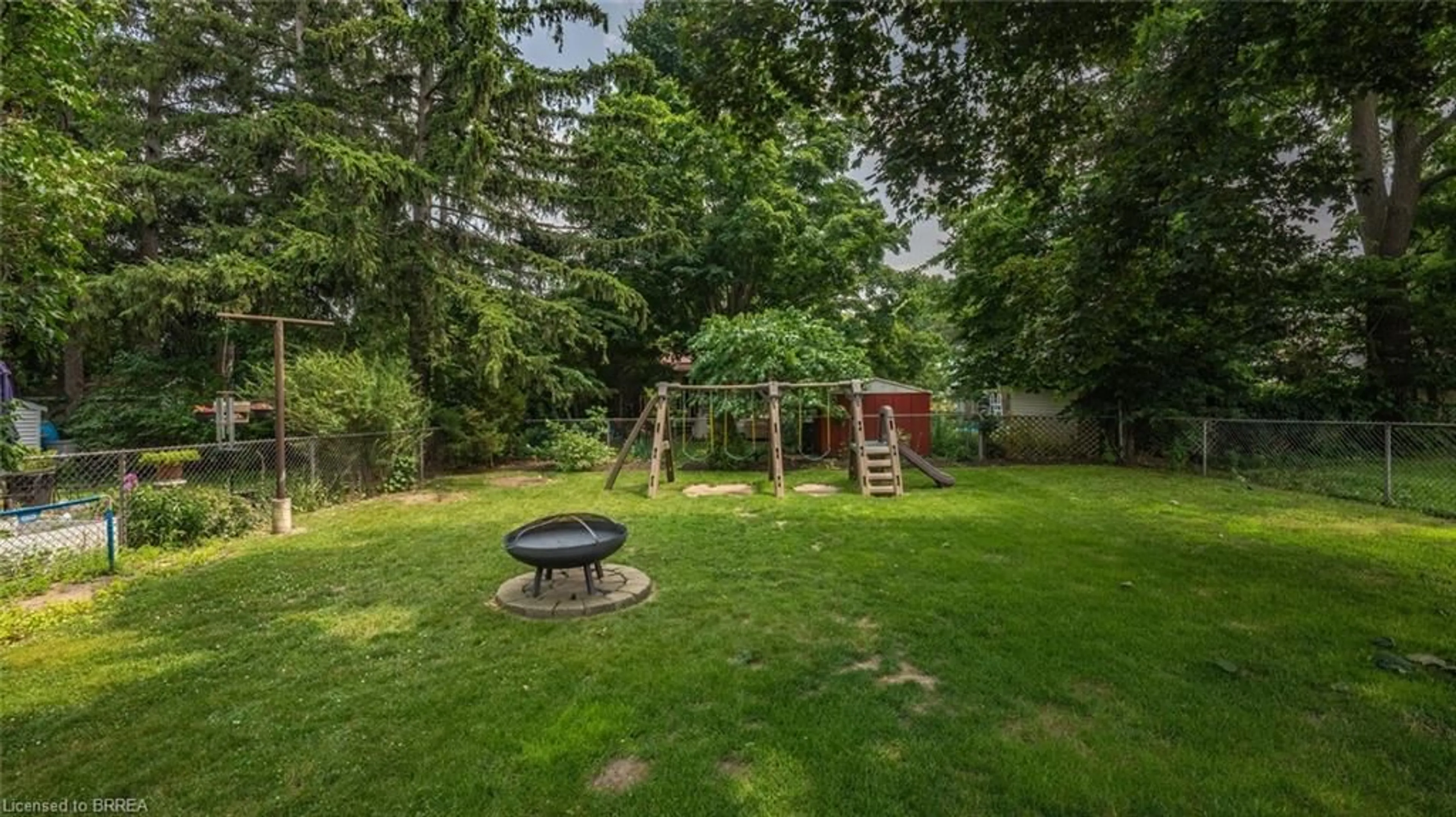 Patio, forest/trees view for 31 Morrell St, Brantford Ontario N3T 4J3
