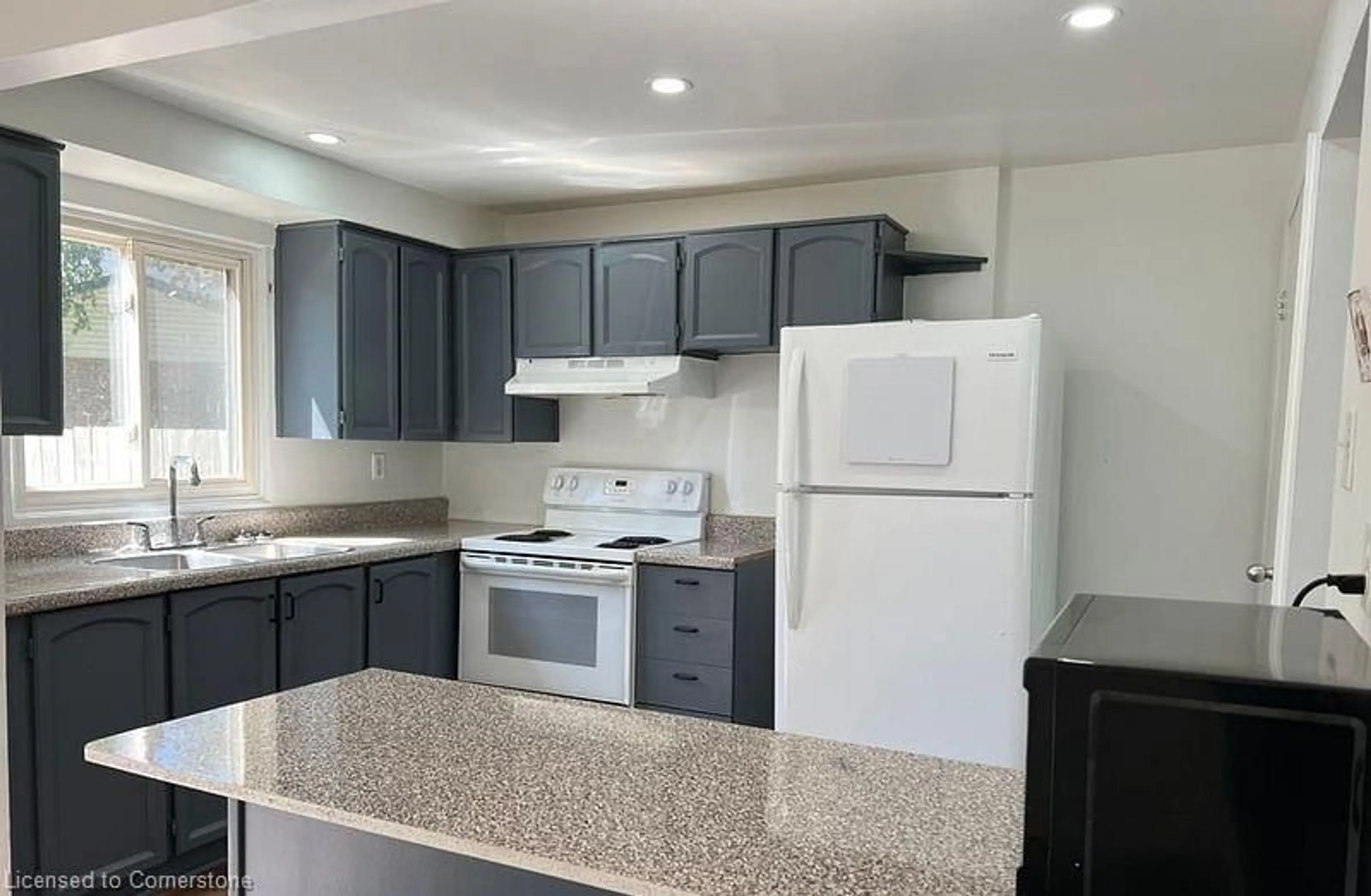 Standard kitchen, unknown for 513 Parkview Cres #4, Cambridge Ontario N3H 4Z9