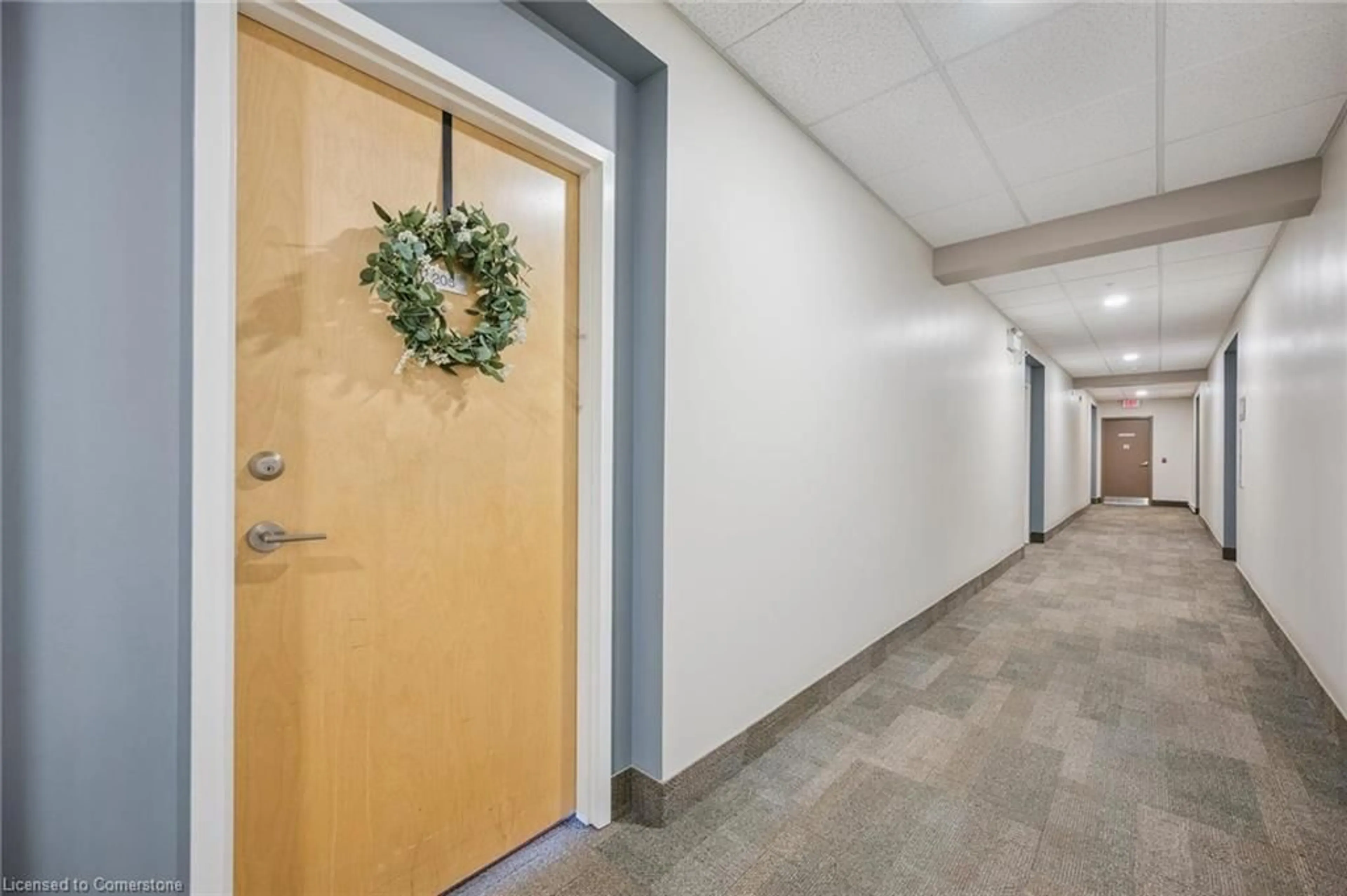 Indoor foyer for 165 Duke St #205, Kitchener Ontario N2H 6T8