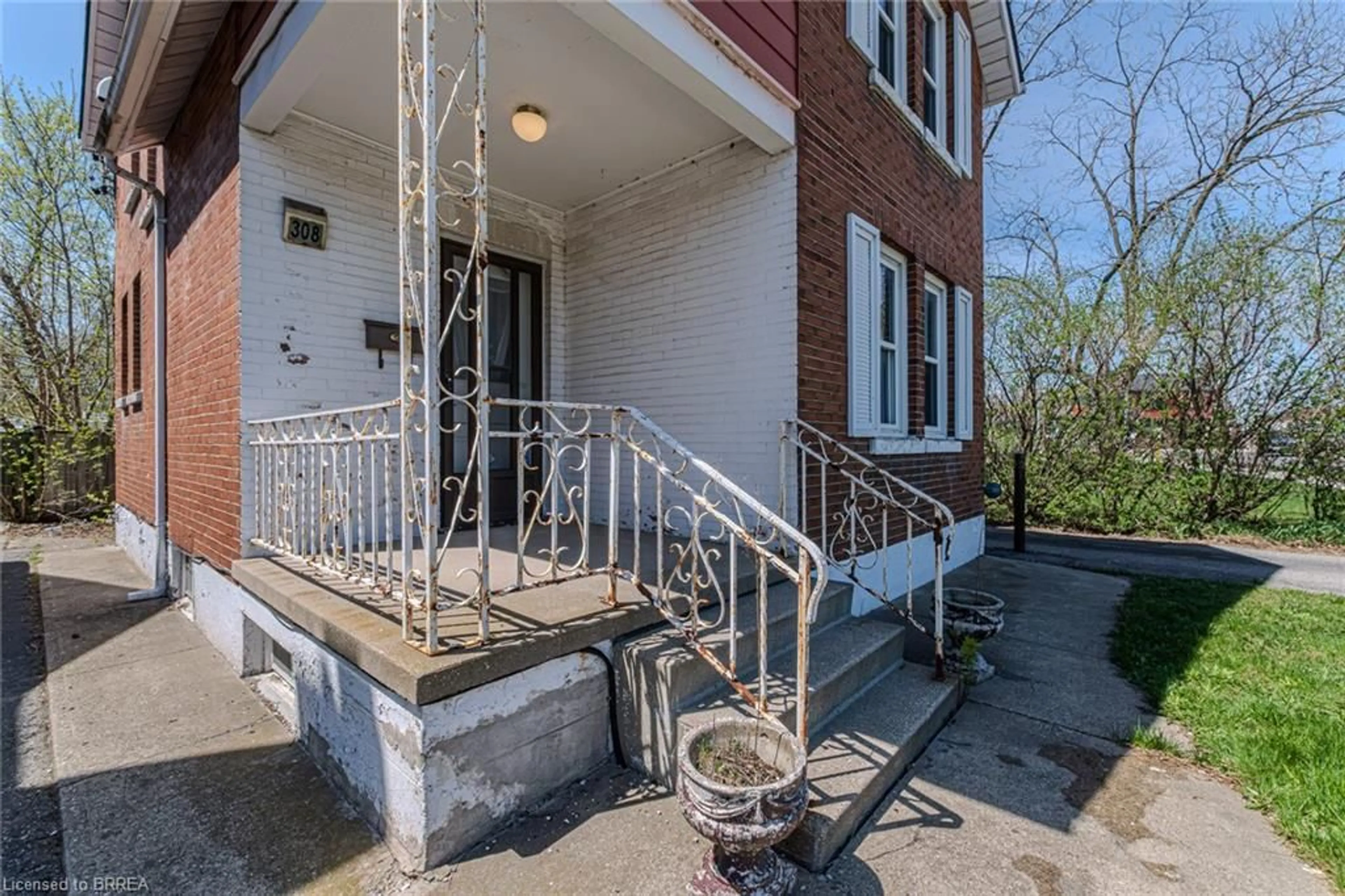 Unknown for 308 Dundas St, Cambridge Ontario N1R 5P7