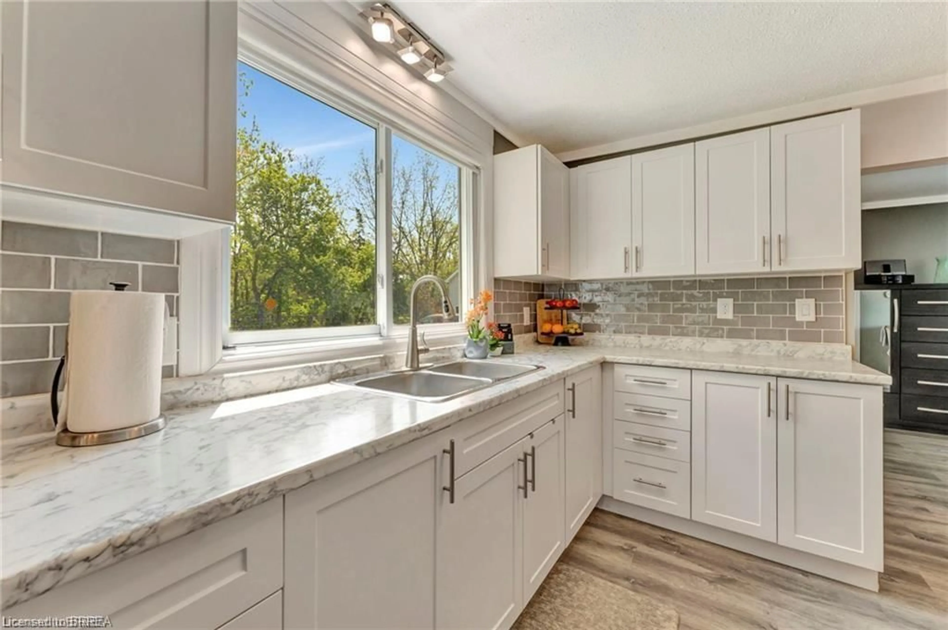 Open concept kitchen, ceramic/tile floor for 204 Catharine Ave, Brantford Ontario N3T 1Z2