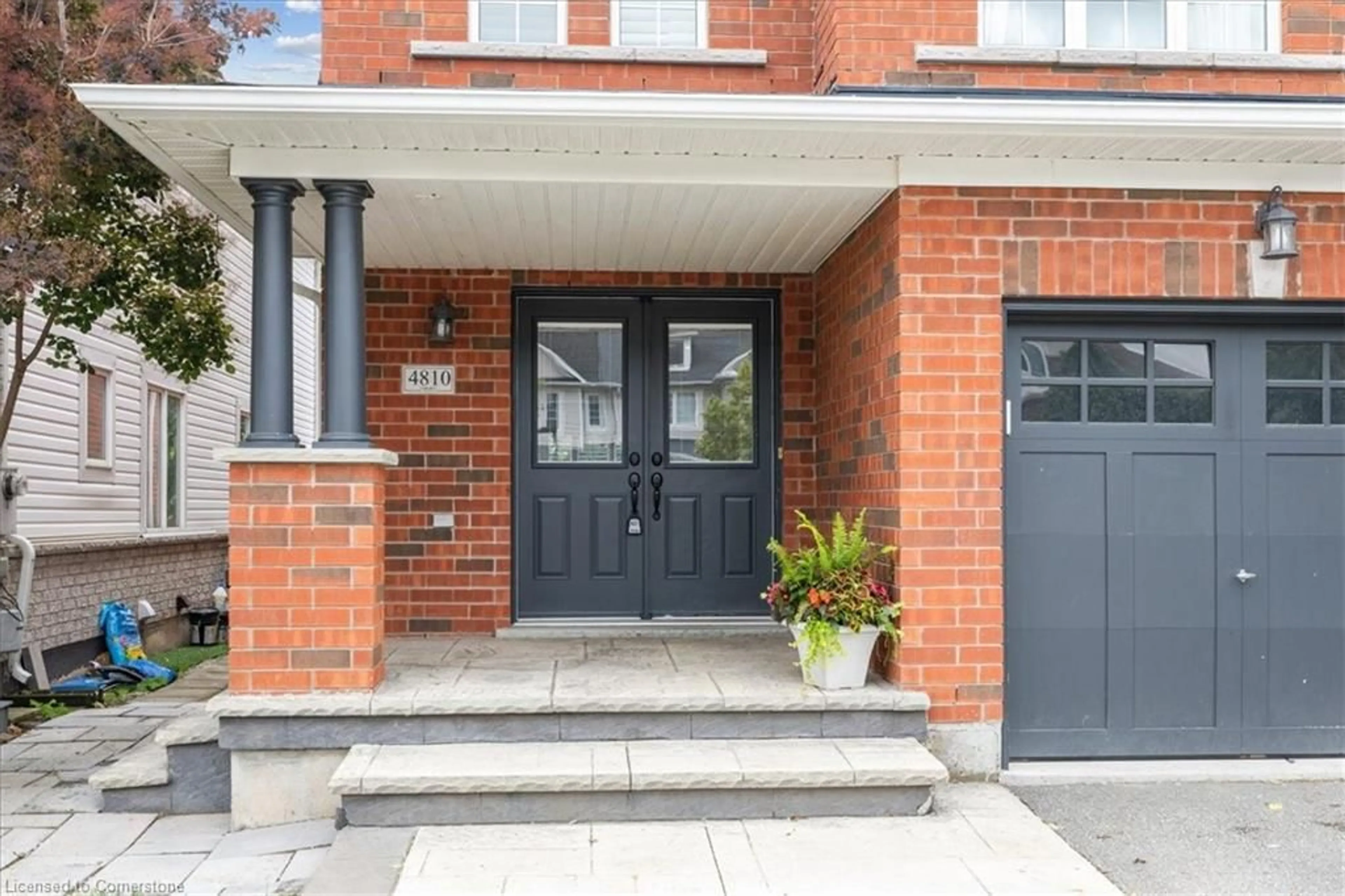 Home with brick exterior material, street for 4810 Capri Cres, Burlington Ontario L7M 0H5