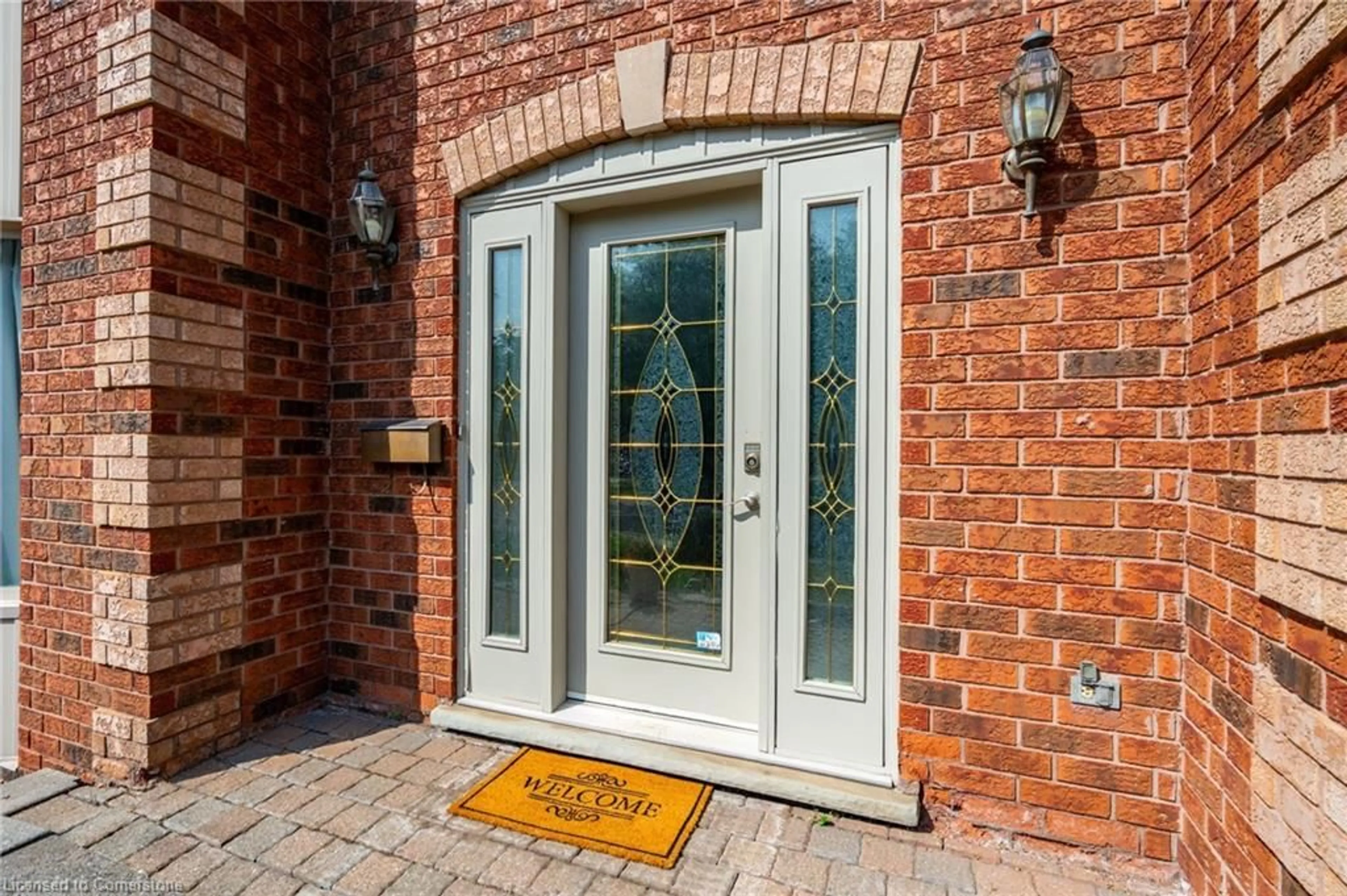 Indoor entryway for 1689 Kerns Rd, Burlington Ontario L7P 4V6