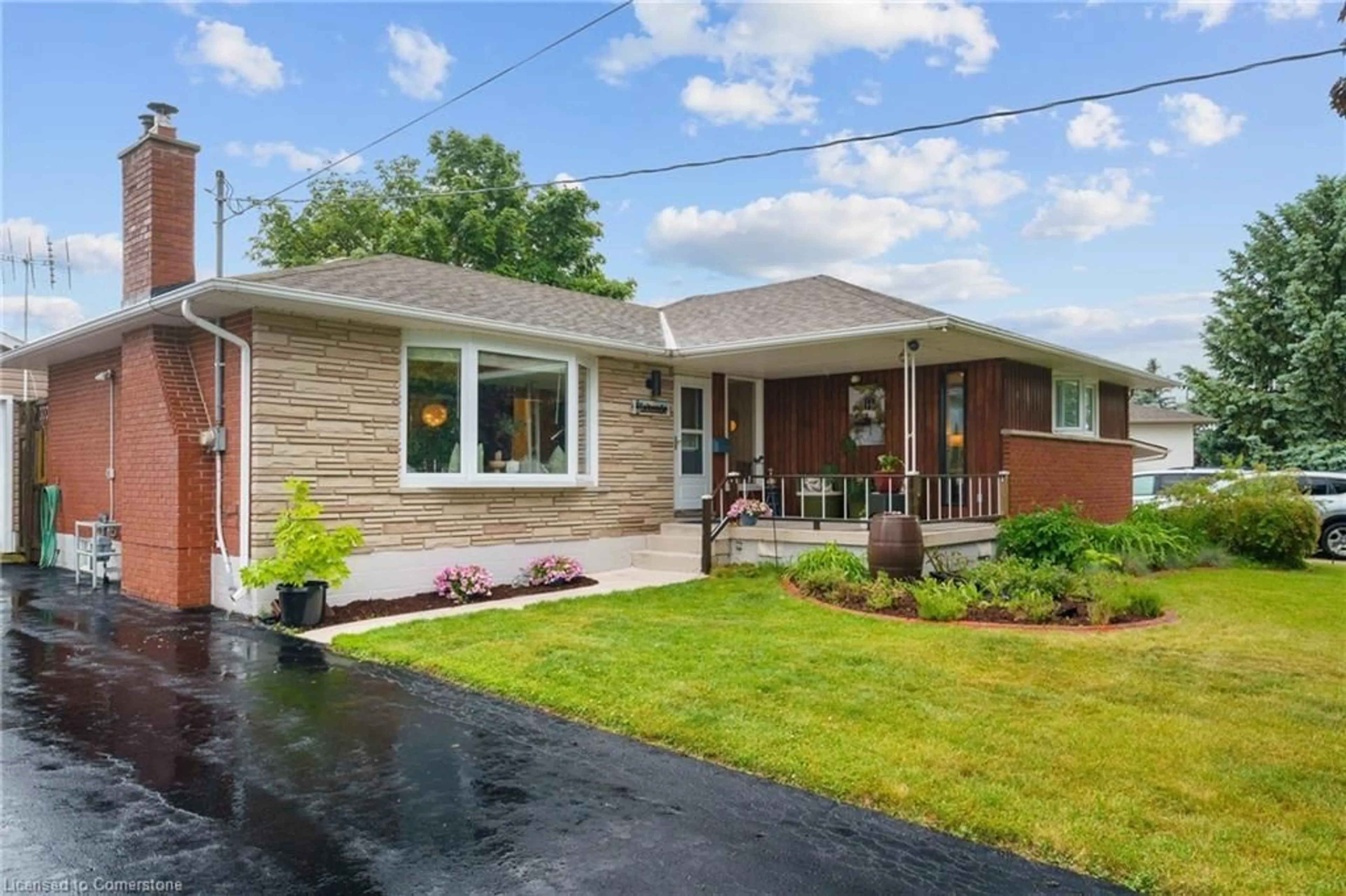 Home with brick exterior material, street for 83 Lakeside Dr, Grimsby Ontario L3M 2L4