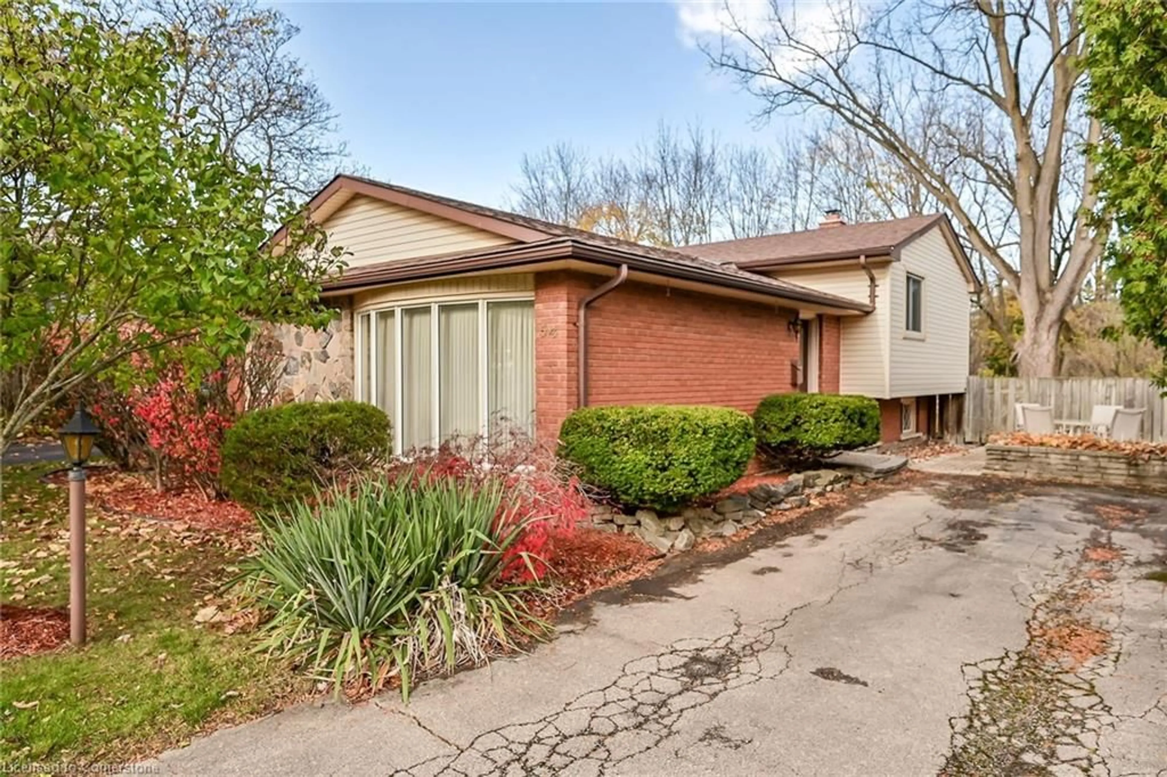 Home with brick exterior material, street for 54 Little John Rd, Dundas Ontario L9H 4G7