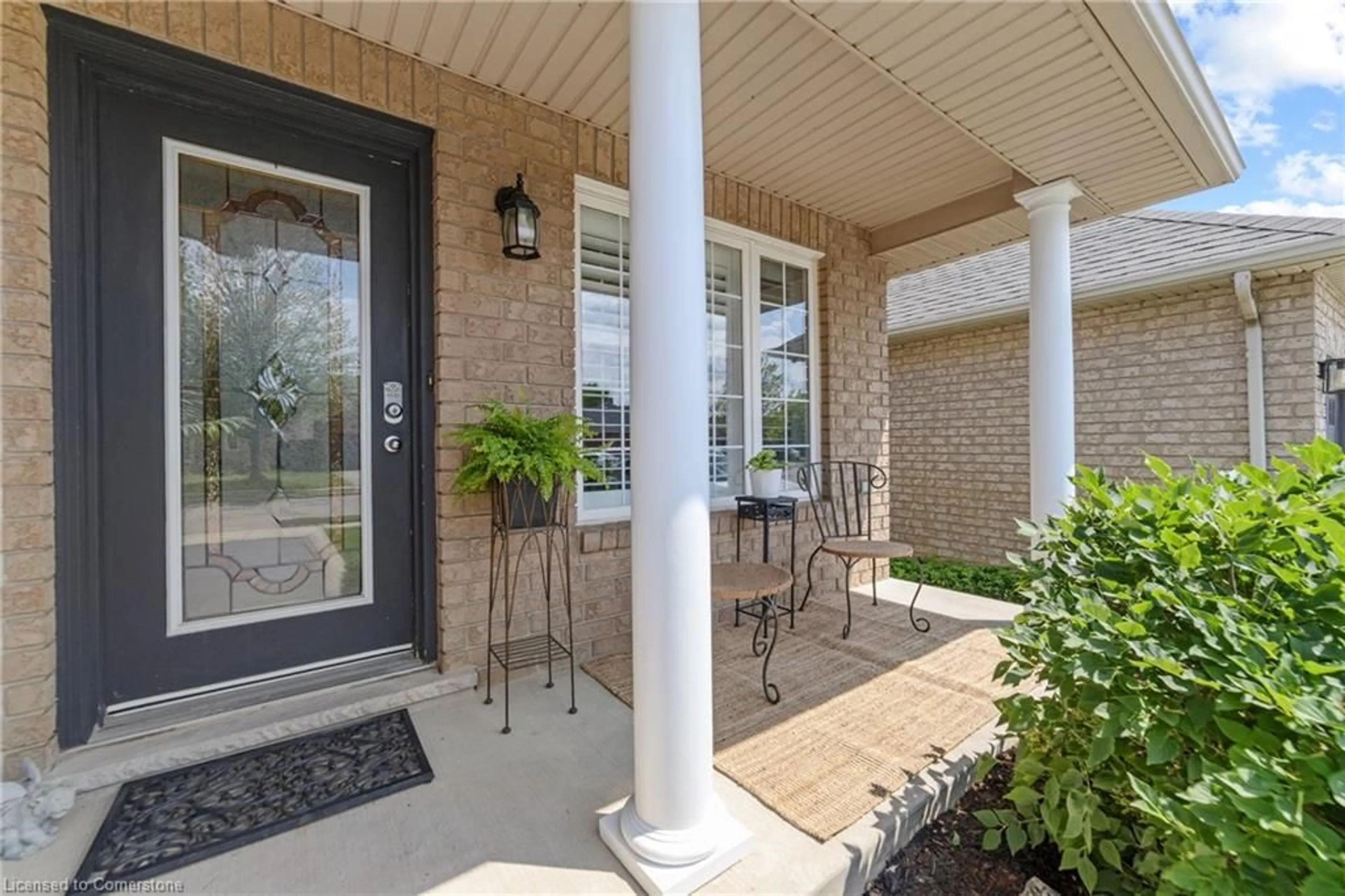 Indoor entryway for 54 Briarose Pl, Hamilton Ontario L9C 7V3