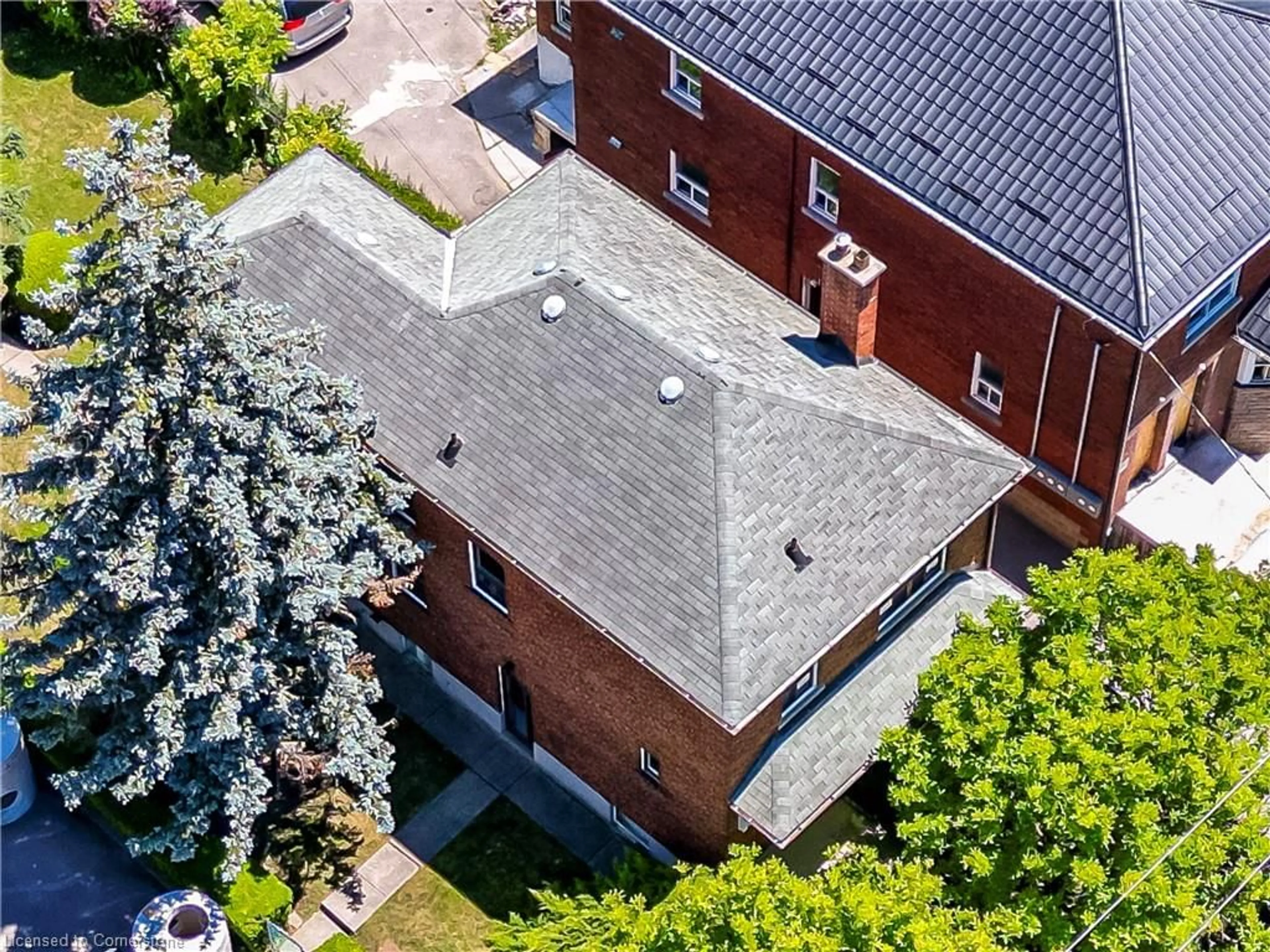A pic from outside/outdoor area/front of a property/back of a property/a pic from drone, street for 71 Eighth St, Etobicoke Ontario M8V 3C2