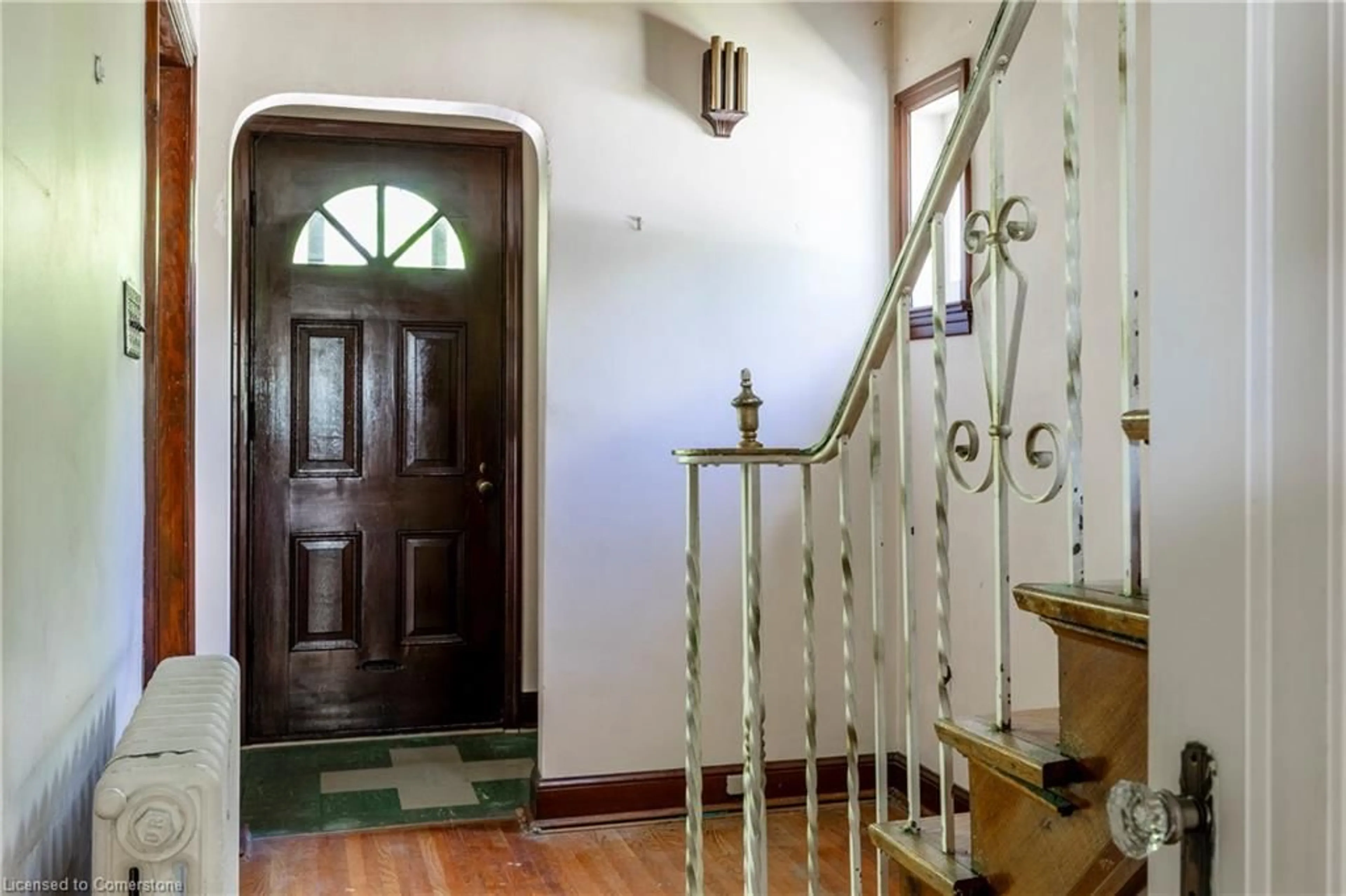 Indoor foyer for 71 Eighth St, Etobicoke Ontario M8V 3C2