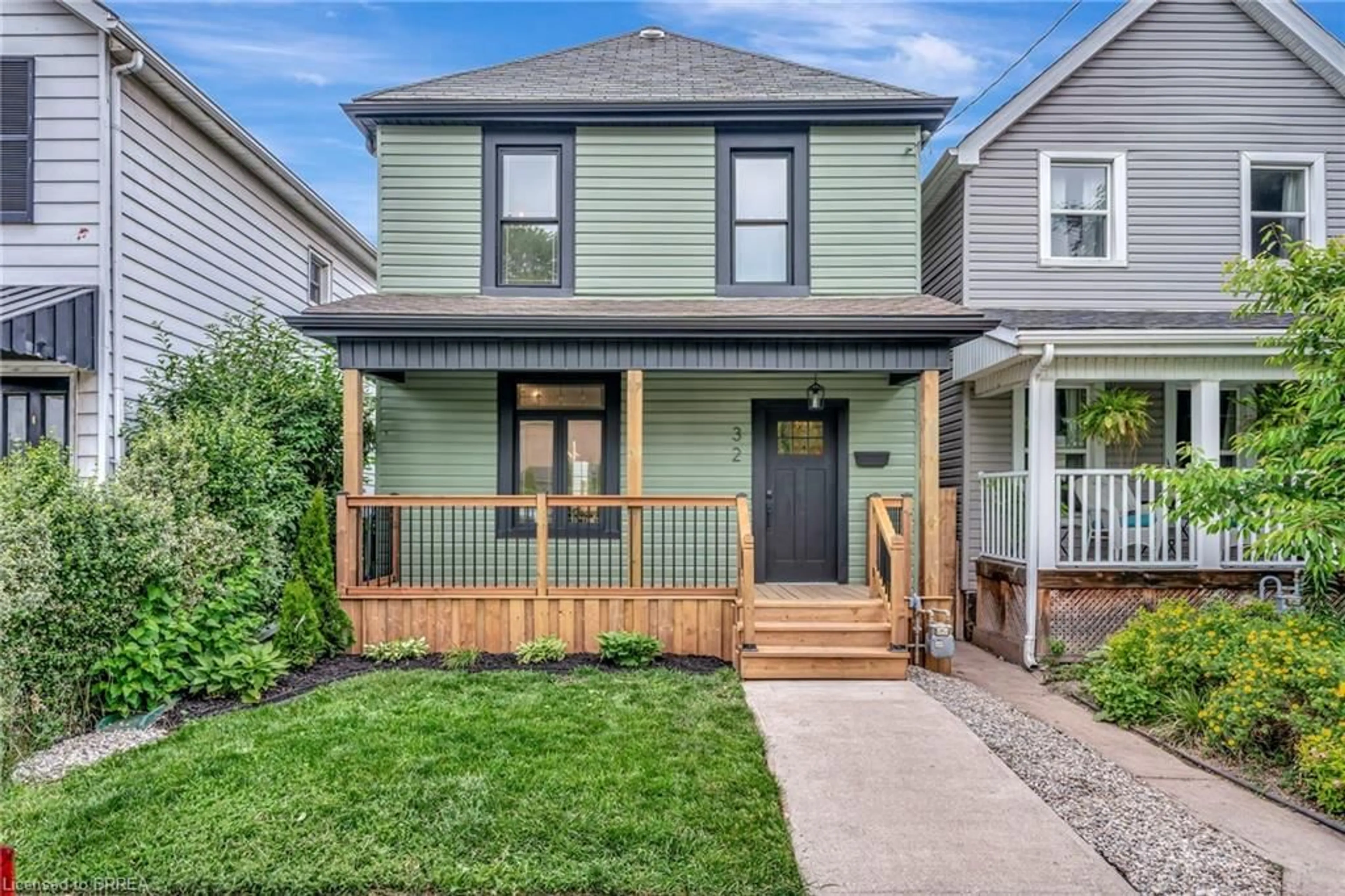 Home with vinyl exterior material, street for 32 Picton St, Hamilton Ontario L8L 1E2