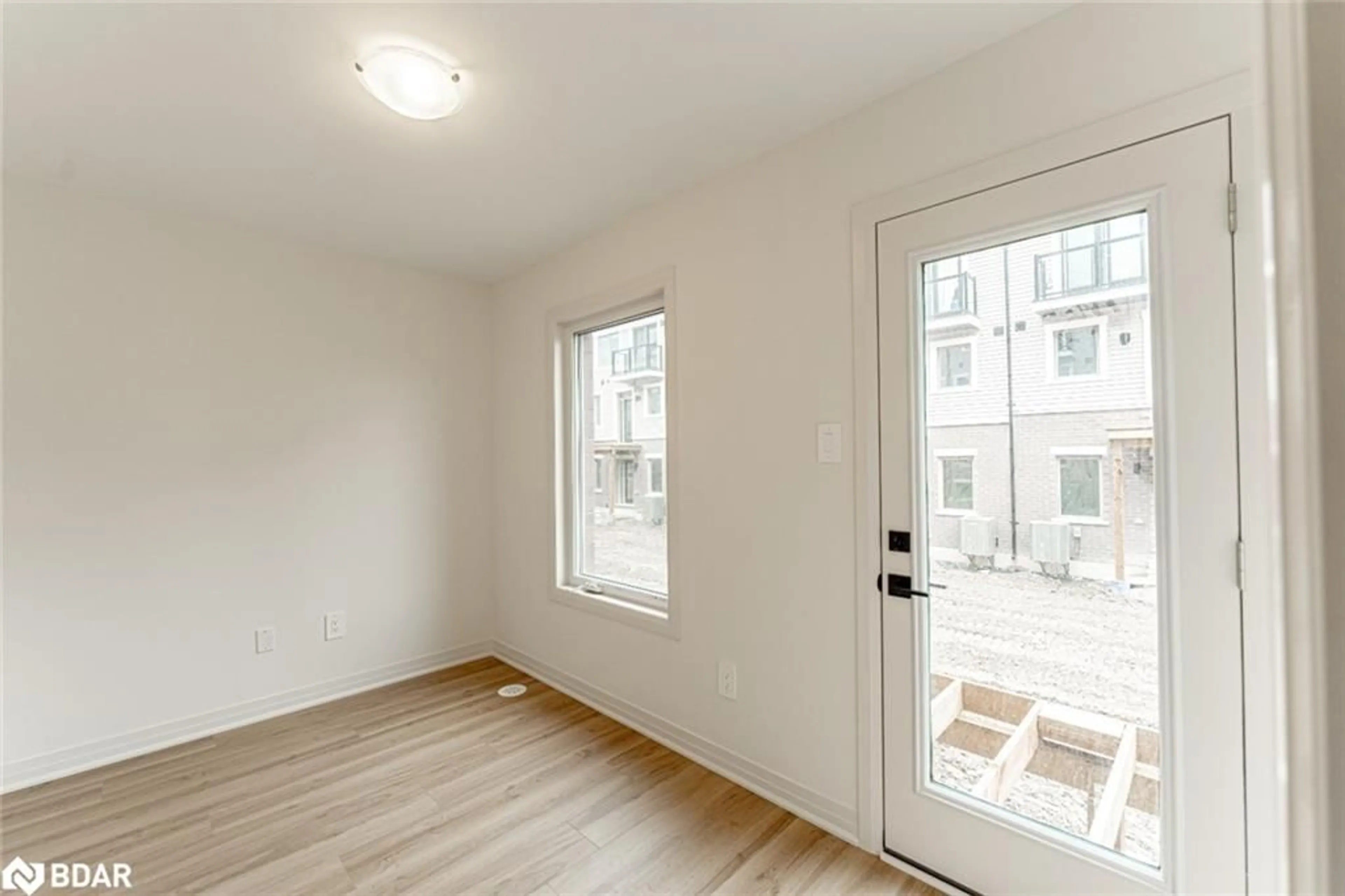 A pic of a room for 30 Brandon Cres, Tottenham Ontario L0G 1W0