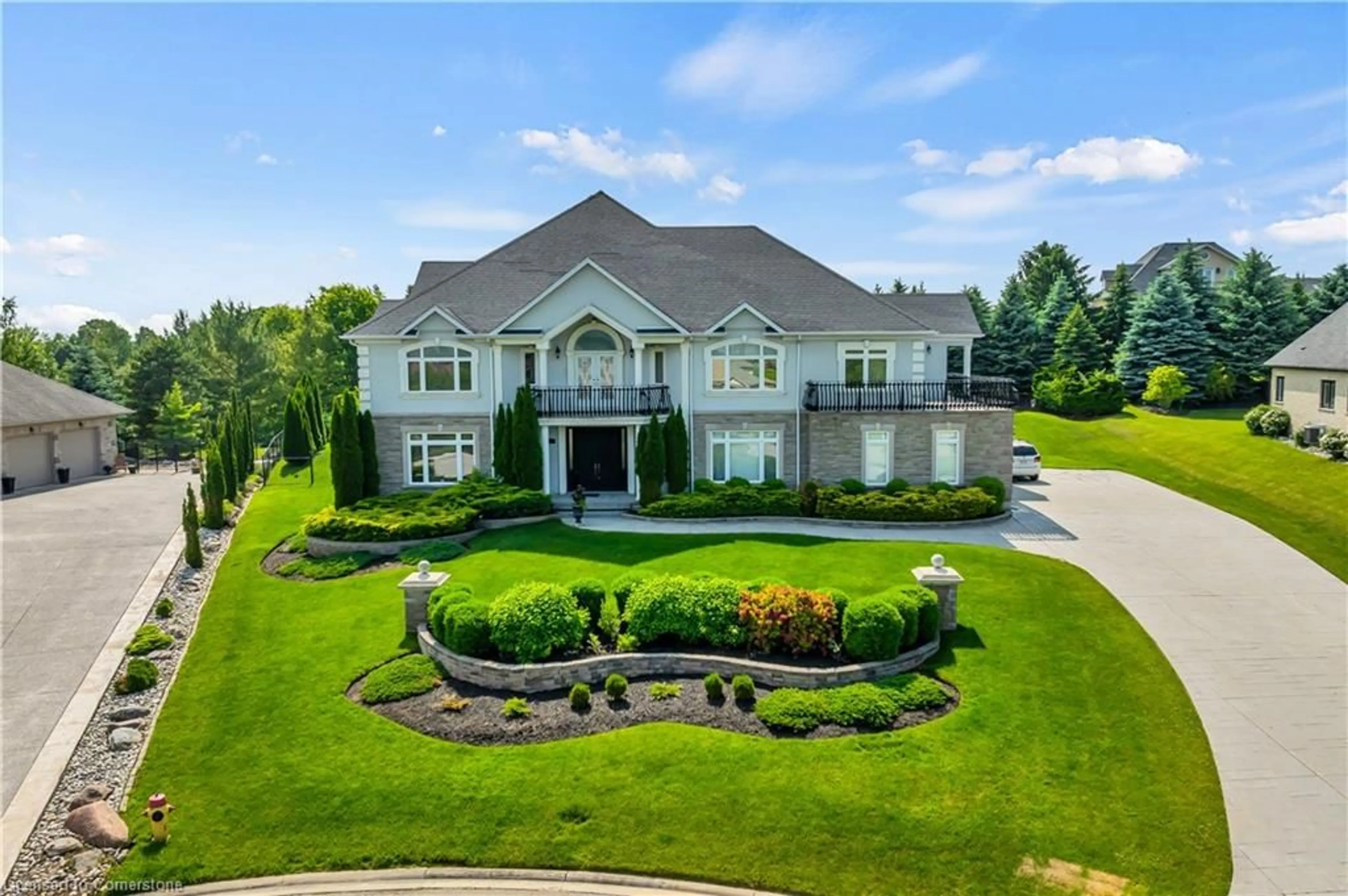 A pic from outside/outdoor area/front of a property/back of a property/a pic from drone, unknown for 26 Paddock Crt, Kitchener Ontario N2C 2R4