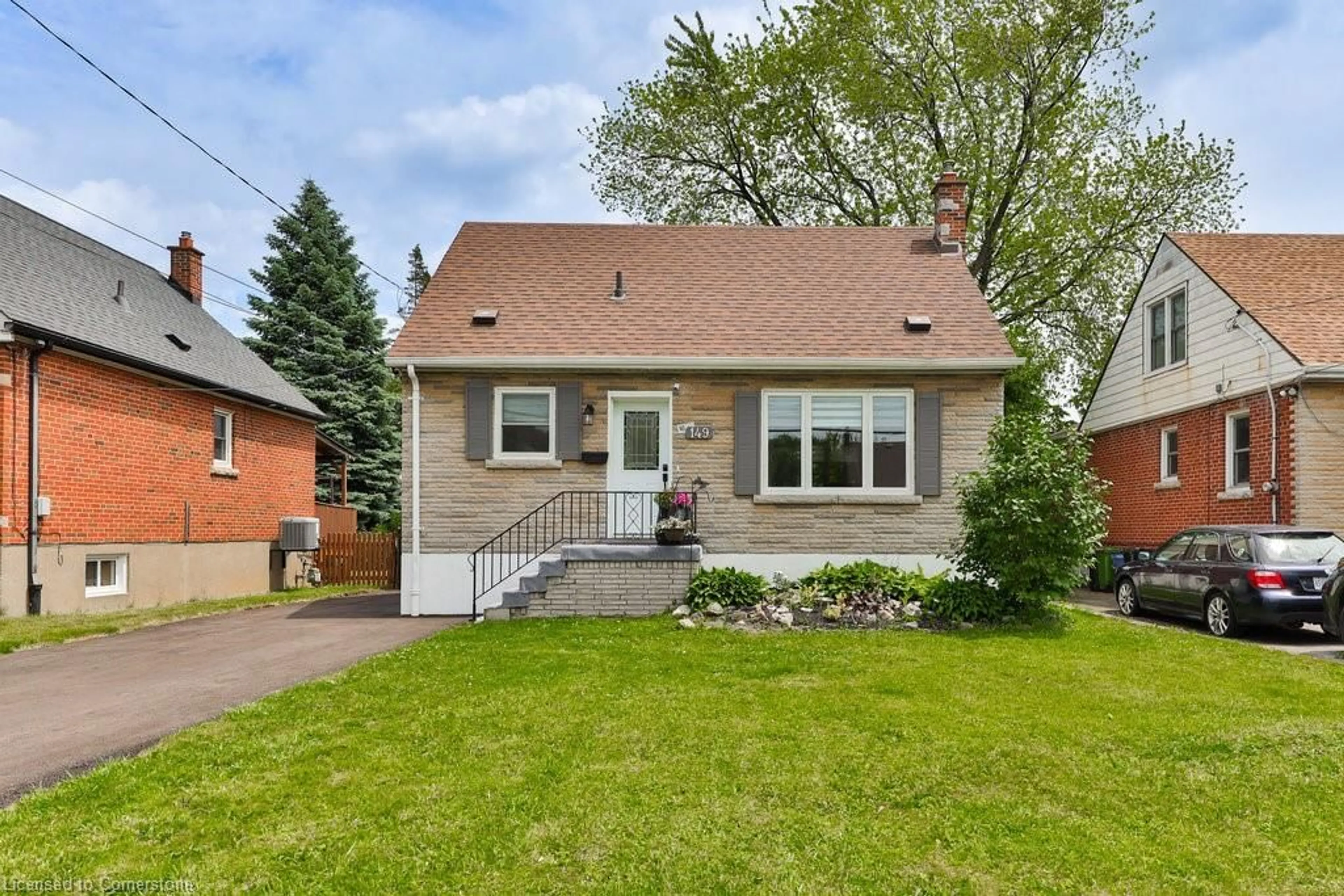Home with brick exterior material, street for 149 East 33rd St, Hamilton Ontario L8V 3T5