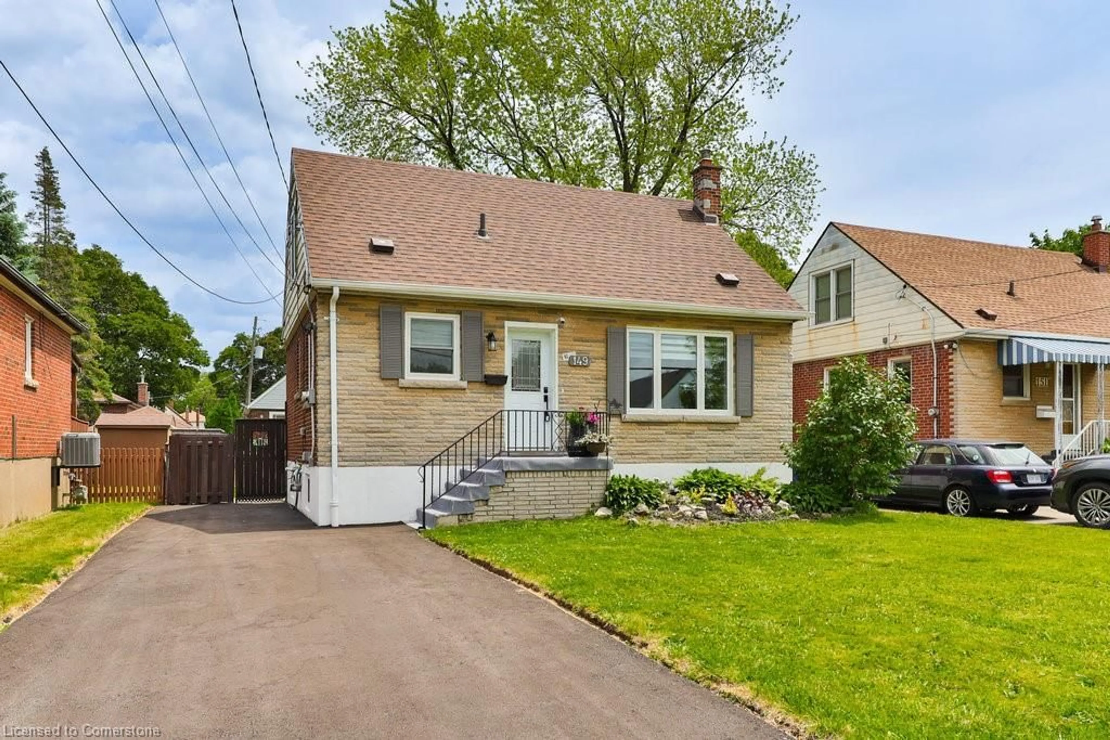 Home with vinyl exterior material, street for 149 East 33rd St, Hamilton Ontario L8V 3T5