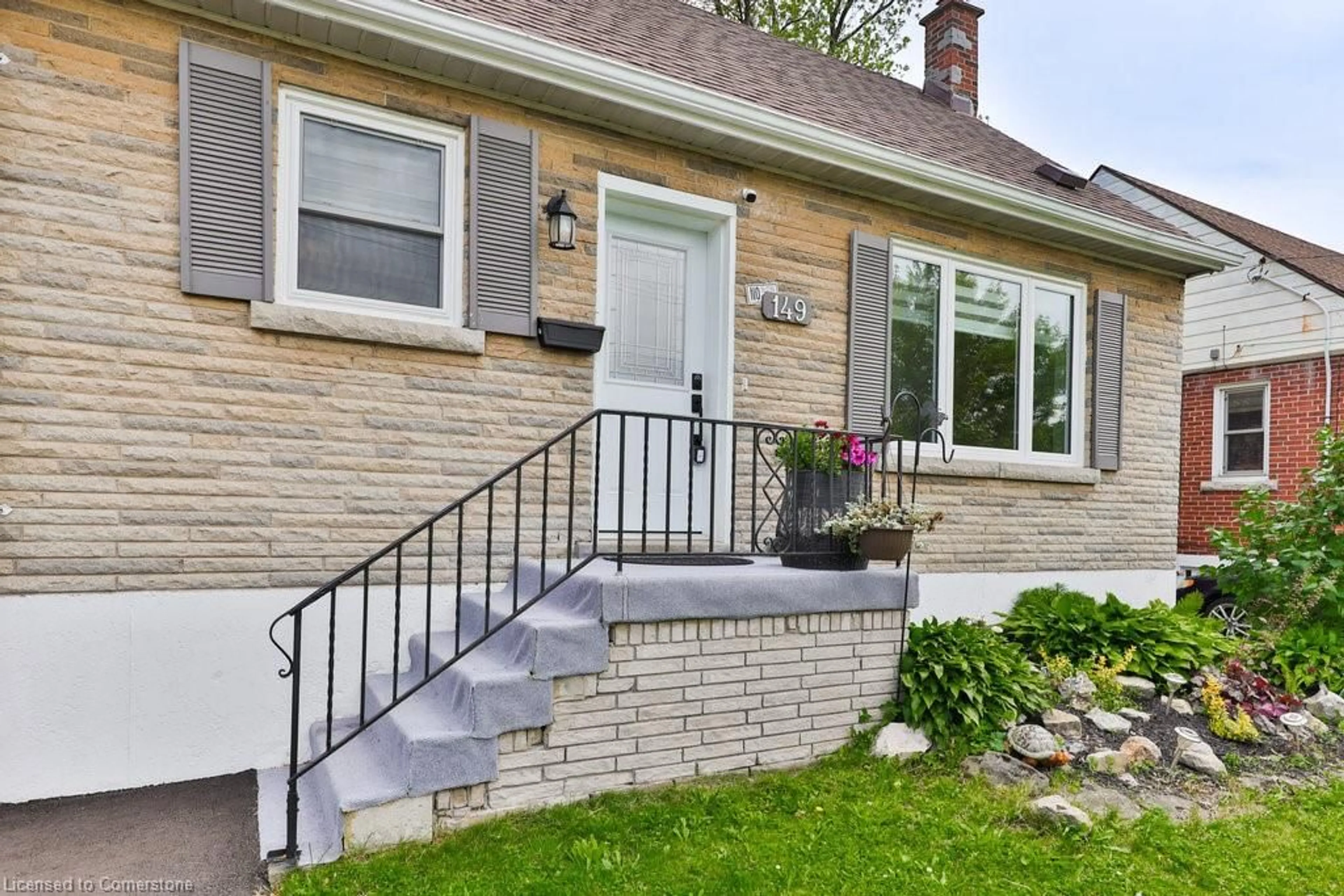 Home with brick exterior material, street for 149 East 33rd St, Hamilton Ontario L8V 3T5