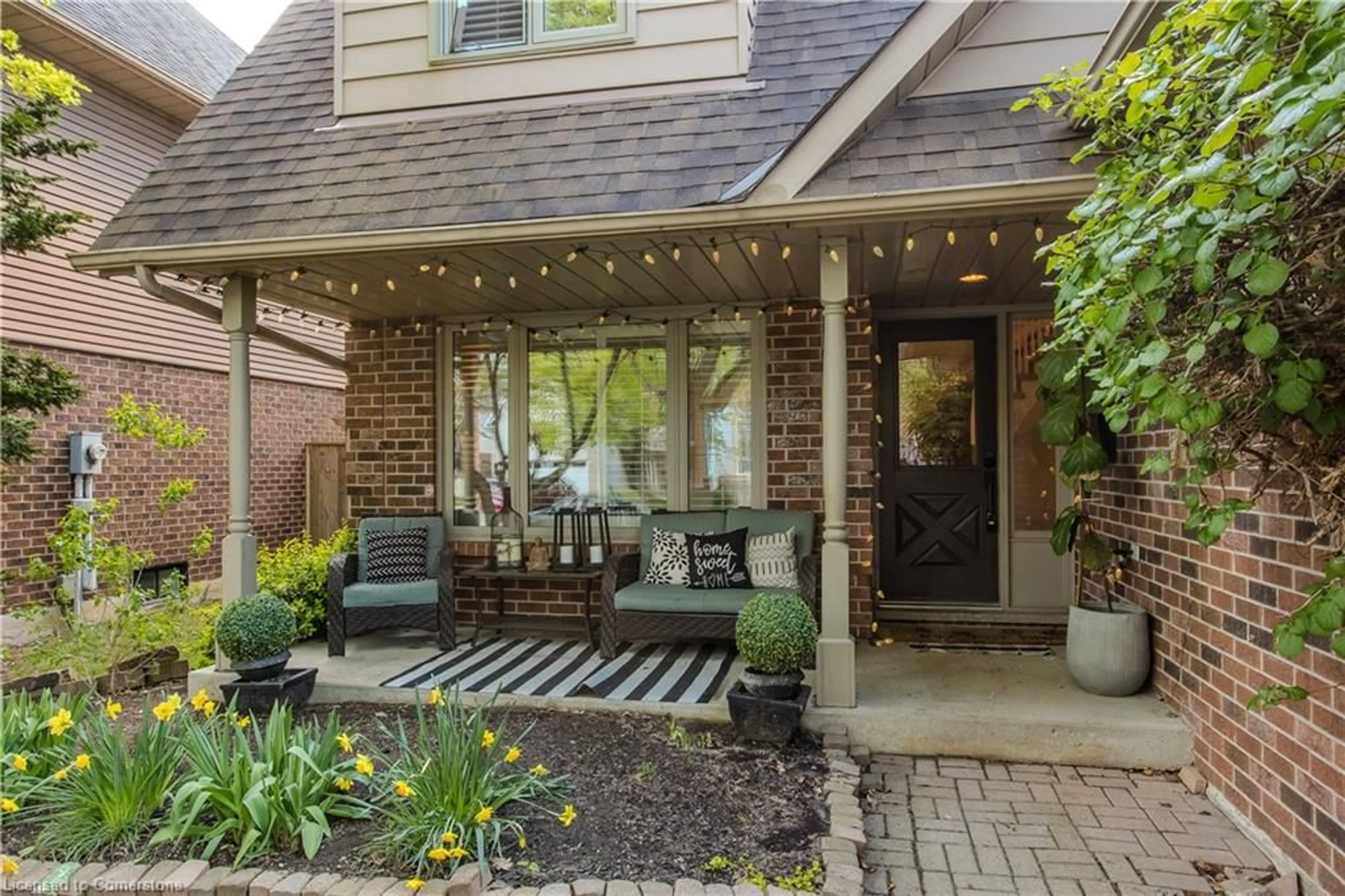 Patio, street for 656 Andrea Crt, Burlington Ontario L7R 4J7