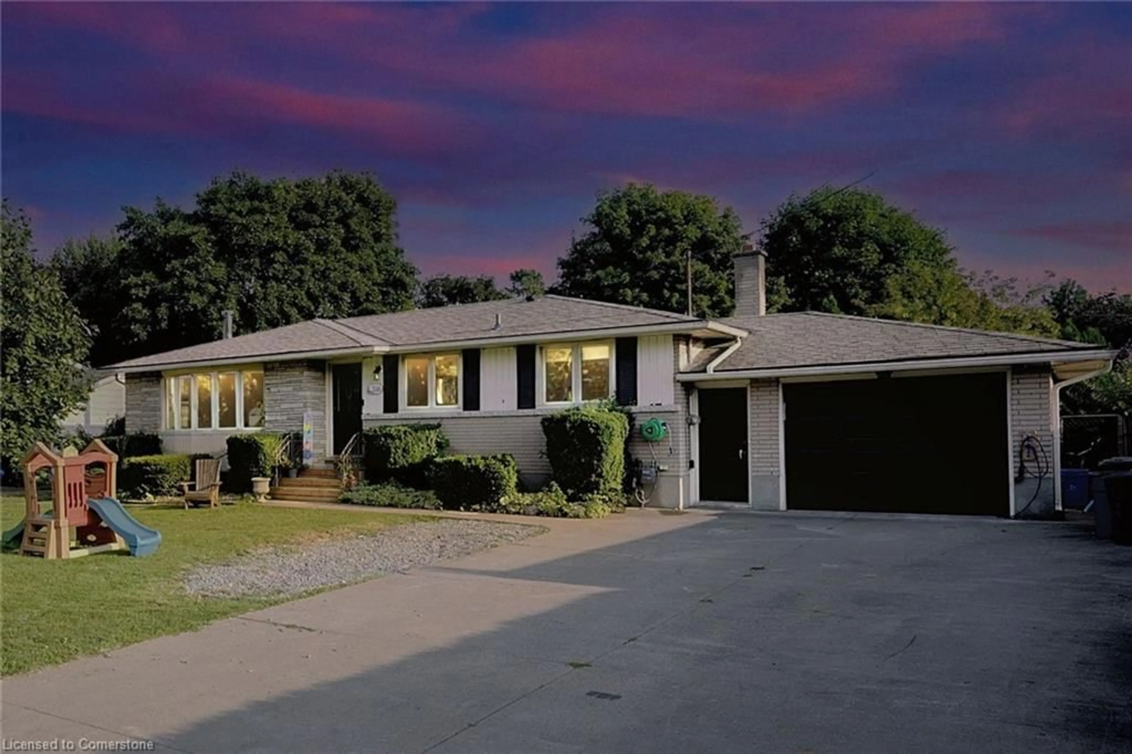 Home with vinyl exterior material, street for 3316 Tallman Dr, Lincoln Ontario L0R 2C0