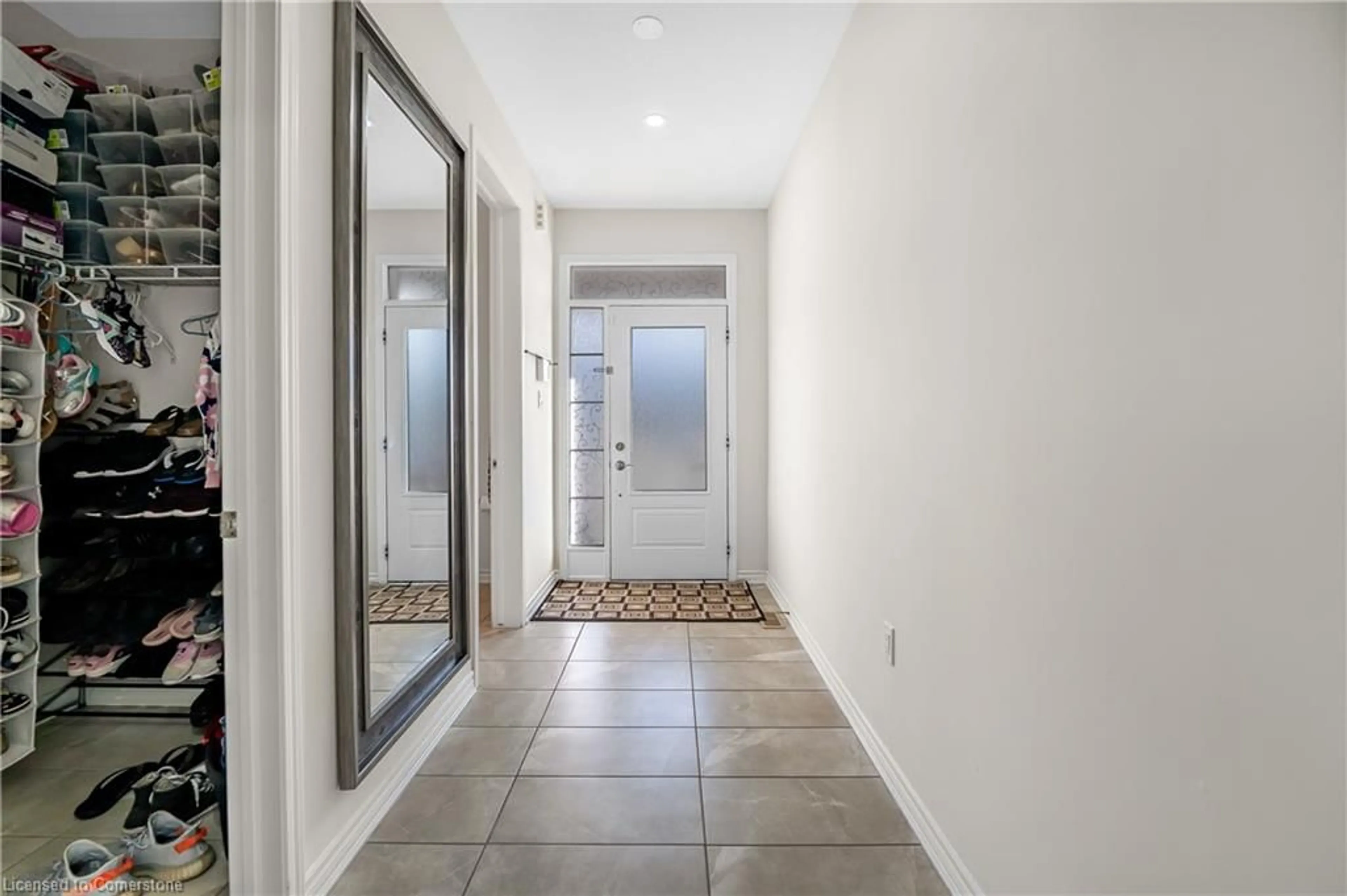 Indoor entryway for 514 Blair Creek Dr, Kitchener Ontario N2P 0H5