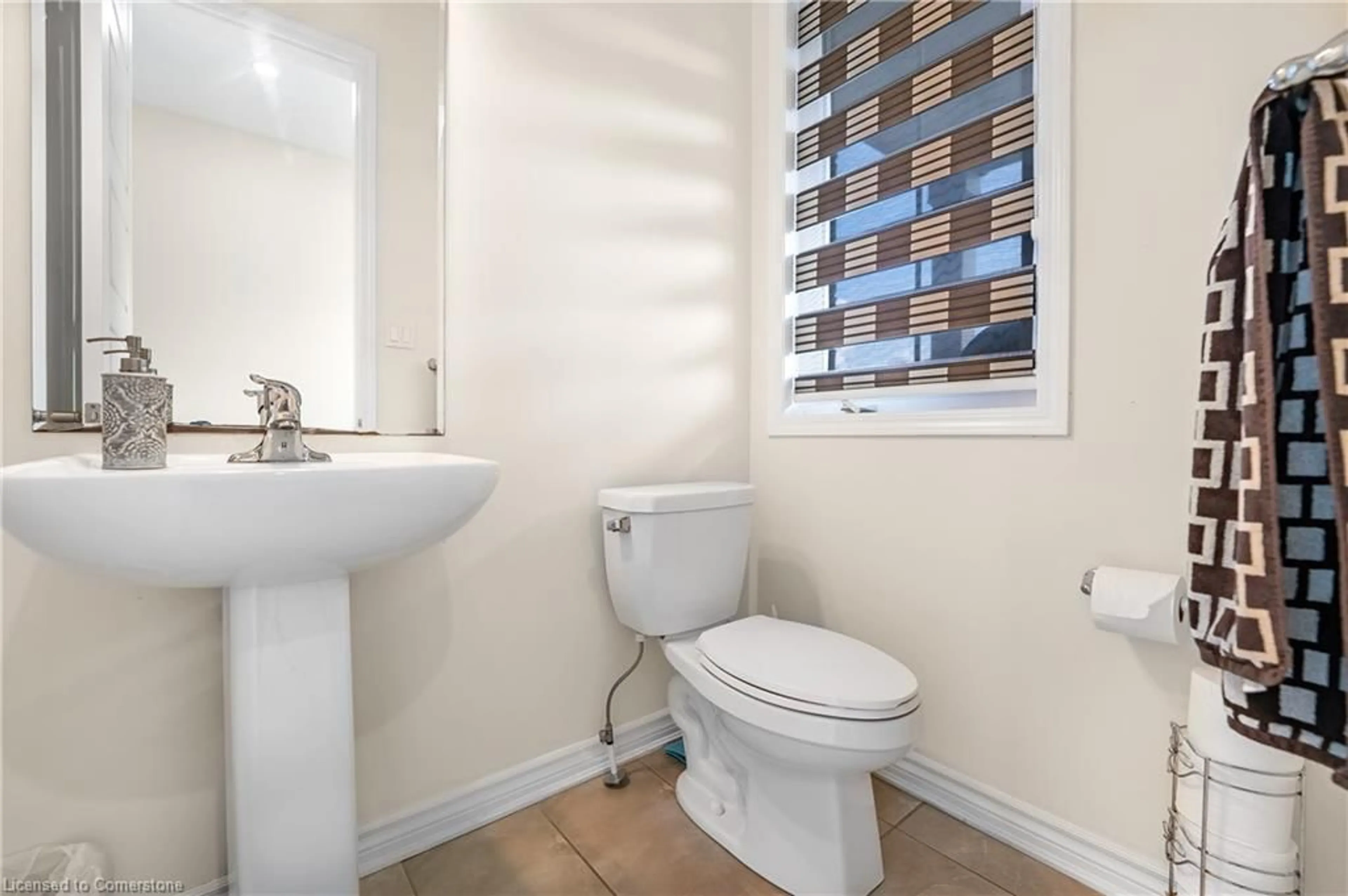 Standard bathroom, ceramic/tile floor for 514 Blair Creek Dr, Kitchener Ontario N2P 0H5