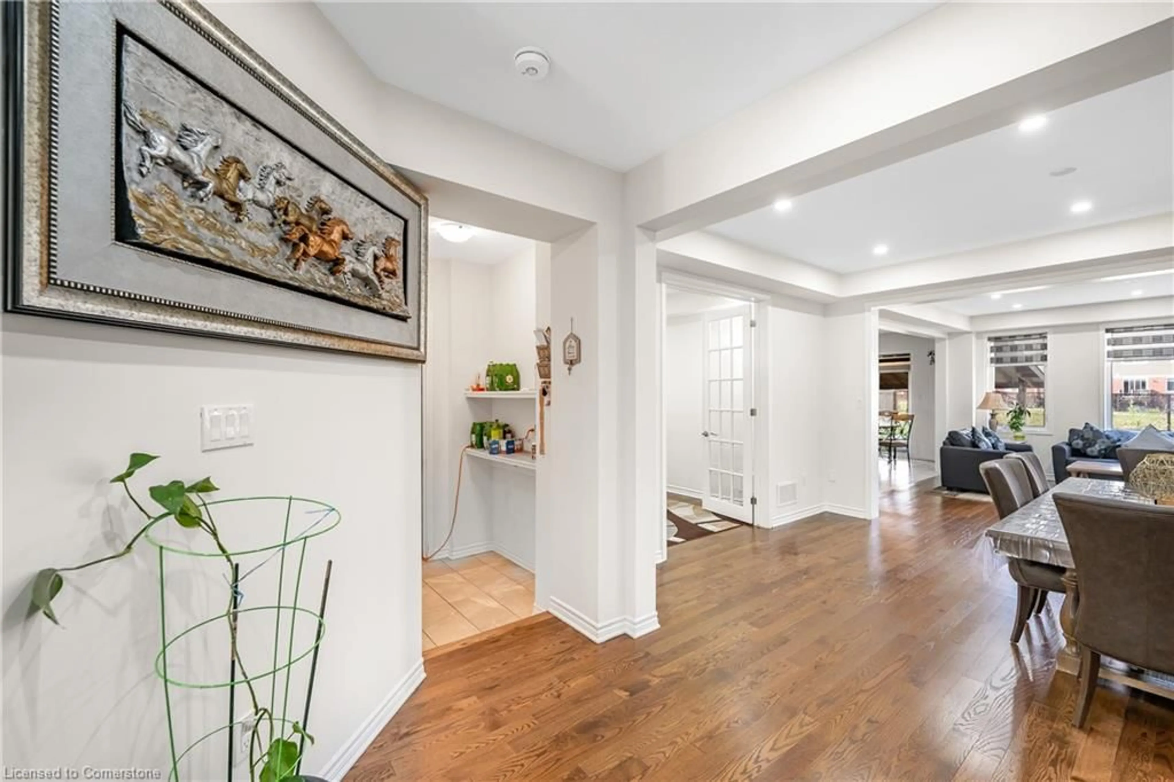 Indoor entryway for 514 Blair Creek Dr, Kitchener Ontario N2P 0H5