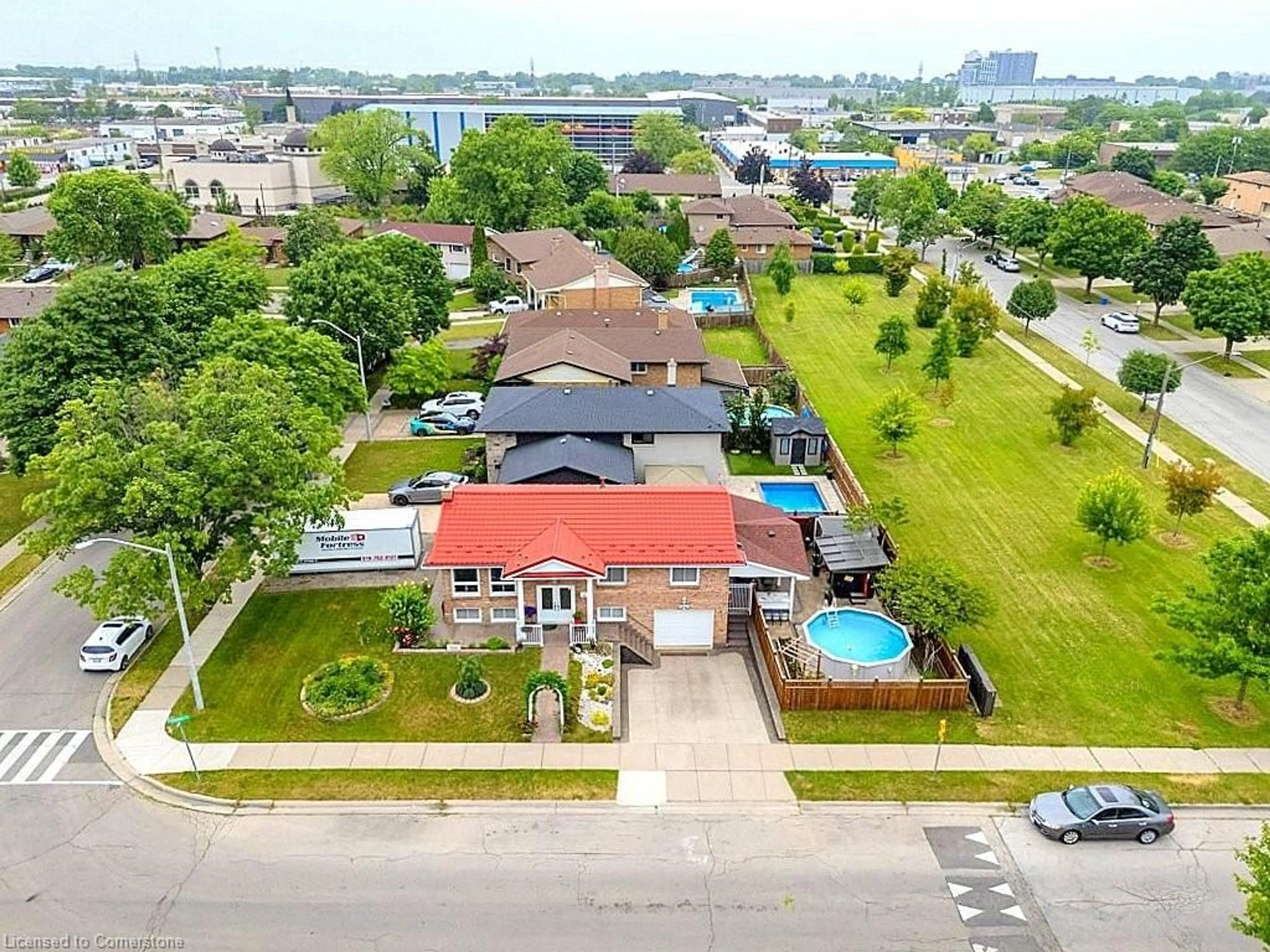 A pic from outside/outdoor area/front of a property/back of a property/a pic from drone, water/lake/river/ocean view for 284 Celtic Dr, Stoney Creek Ontario L8E 2T5