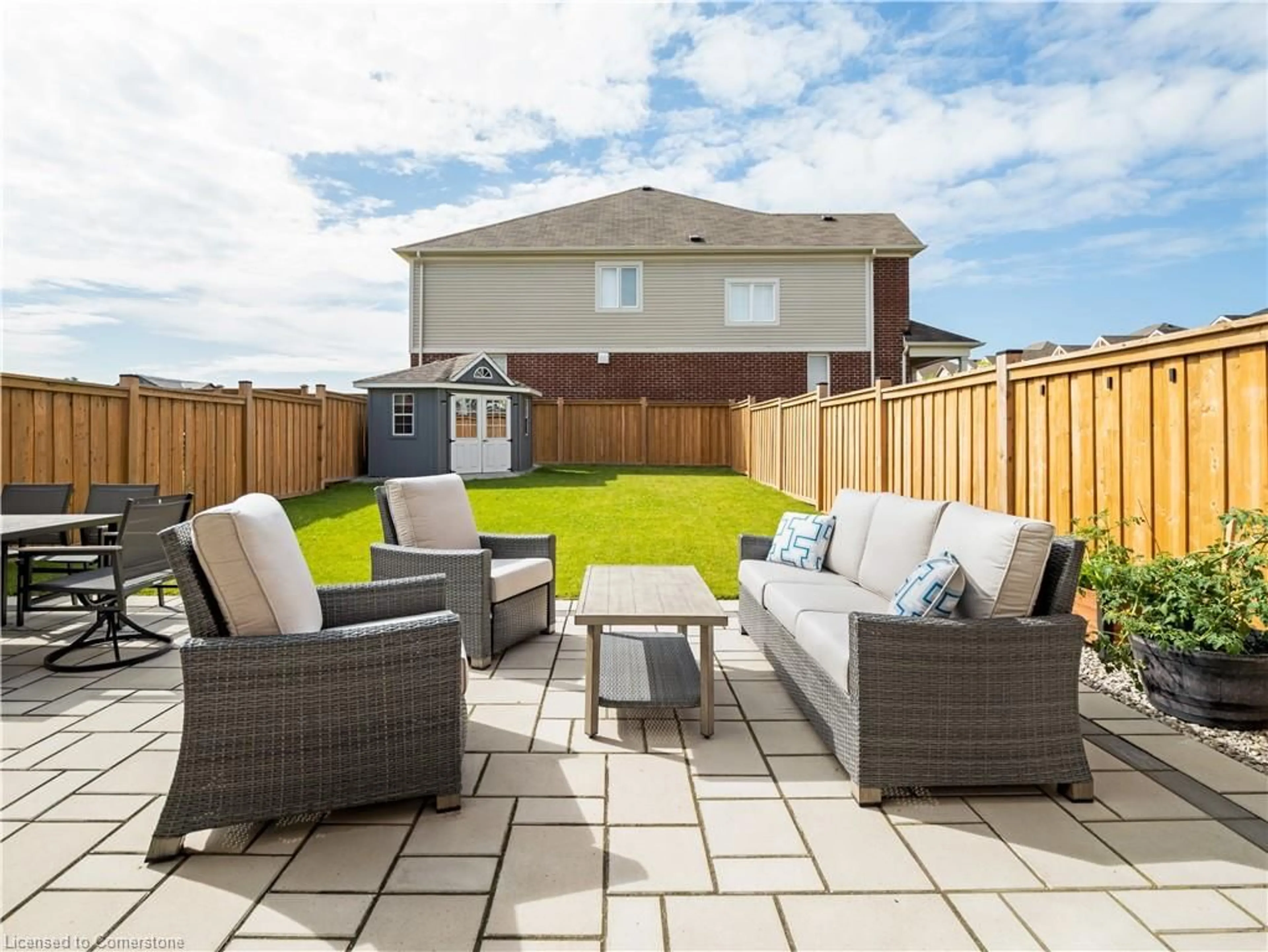Patio, street for 196 Ridge Rd, Cambridge Ontario N3E 0C3
