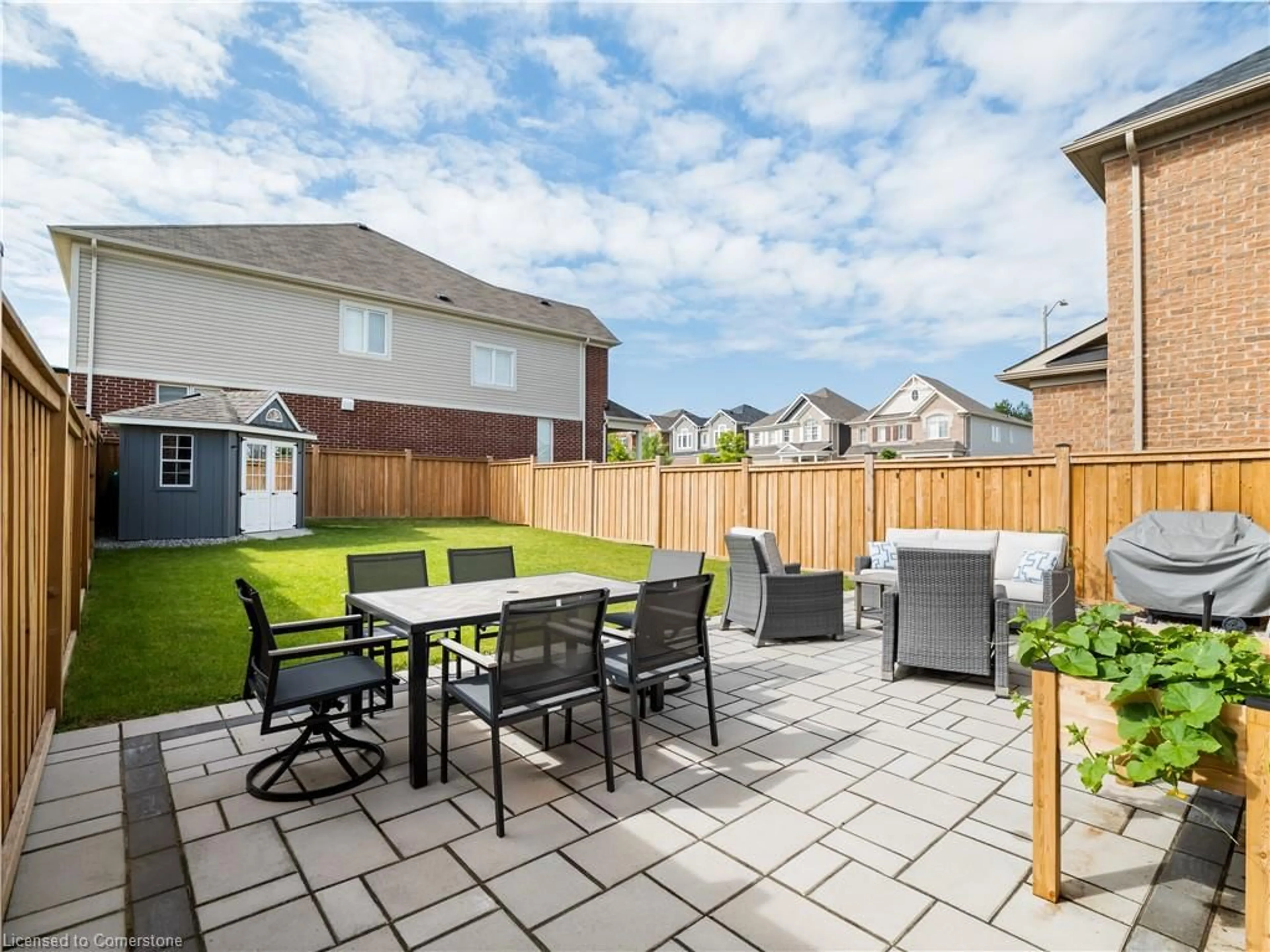 Patio, street for 196 Ridge Rd, Cambridge Ontario N3E 0C3