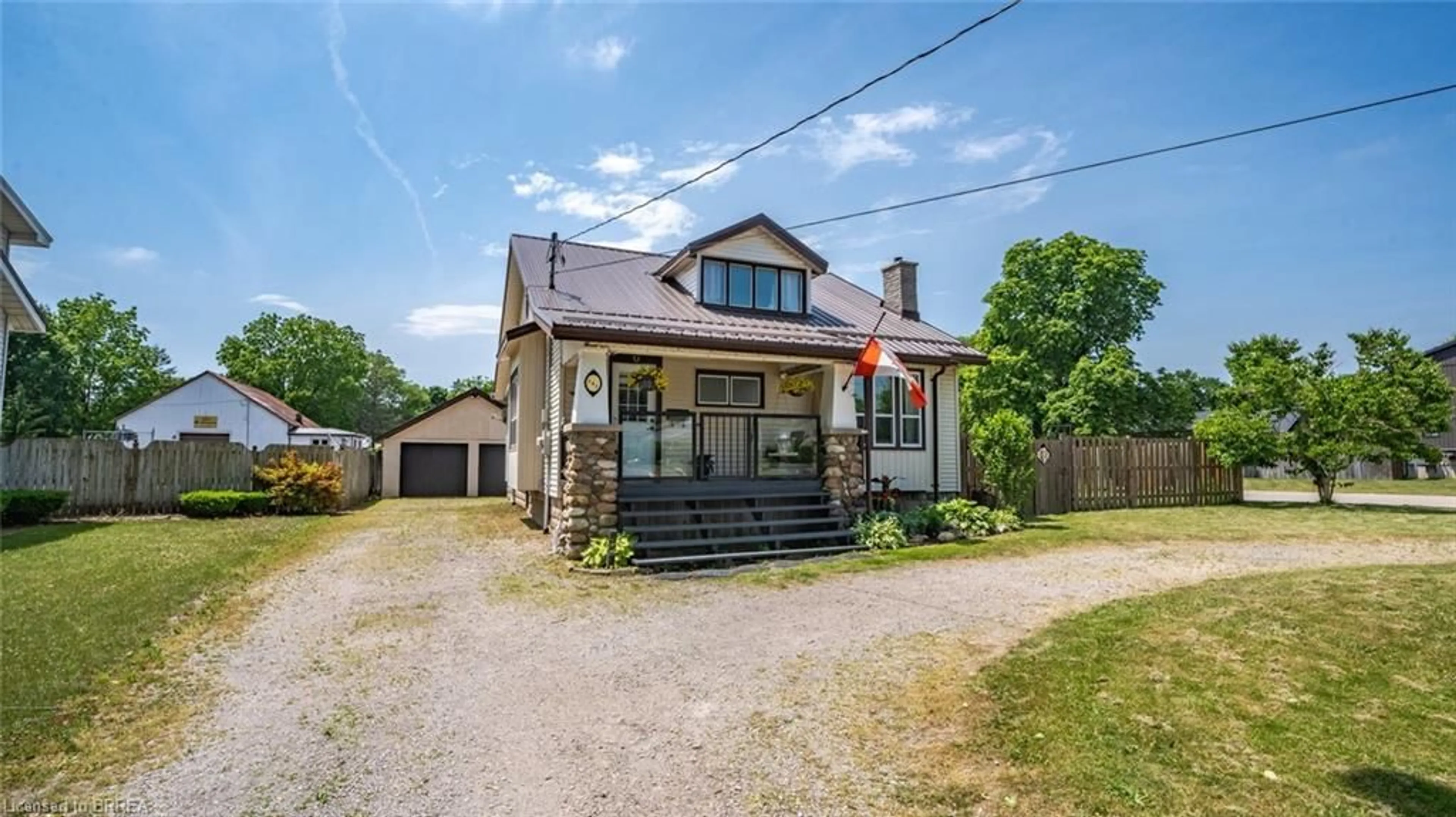 A pic from outside/outdoor area/front of a property/back of a property/a pic from drone, building for 262 John St, Aylmer Ontario N5H 2E2