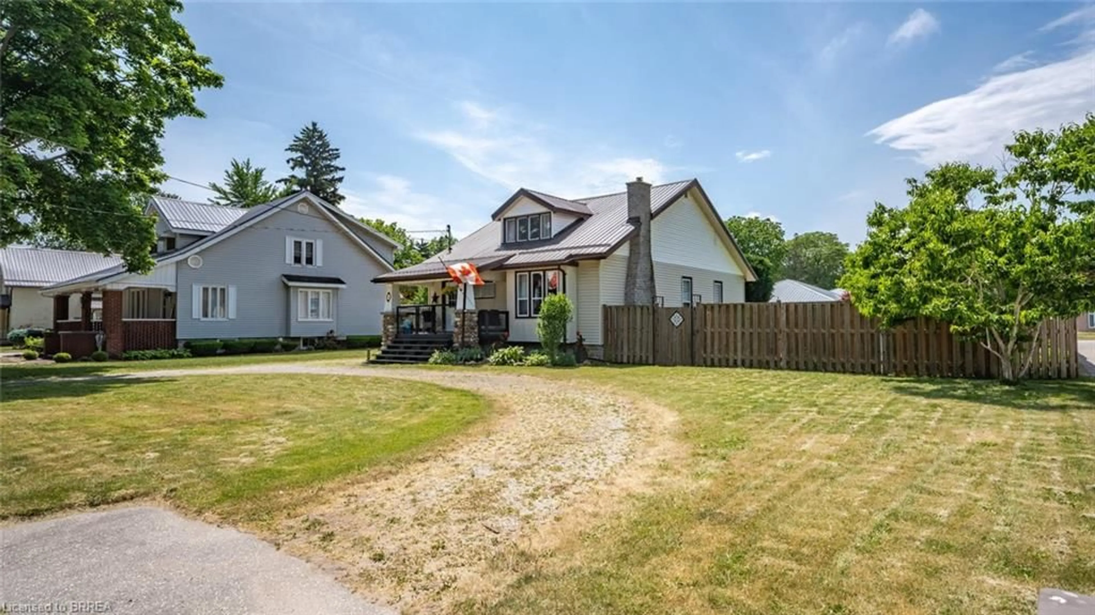 A pic from outside/outdoor area/front of a property/back of a property/a pic from drone, street for 262 John St, Aylmer Ontario N5H 2E2