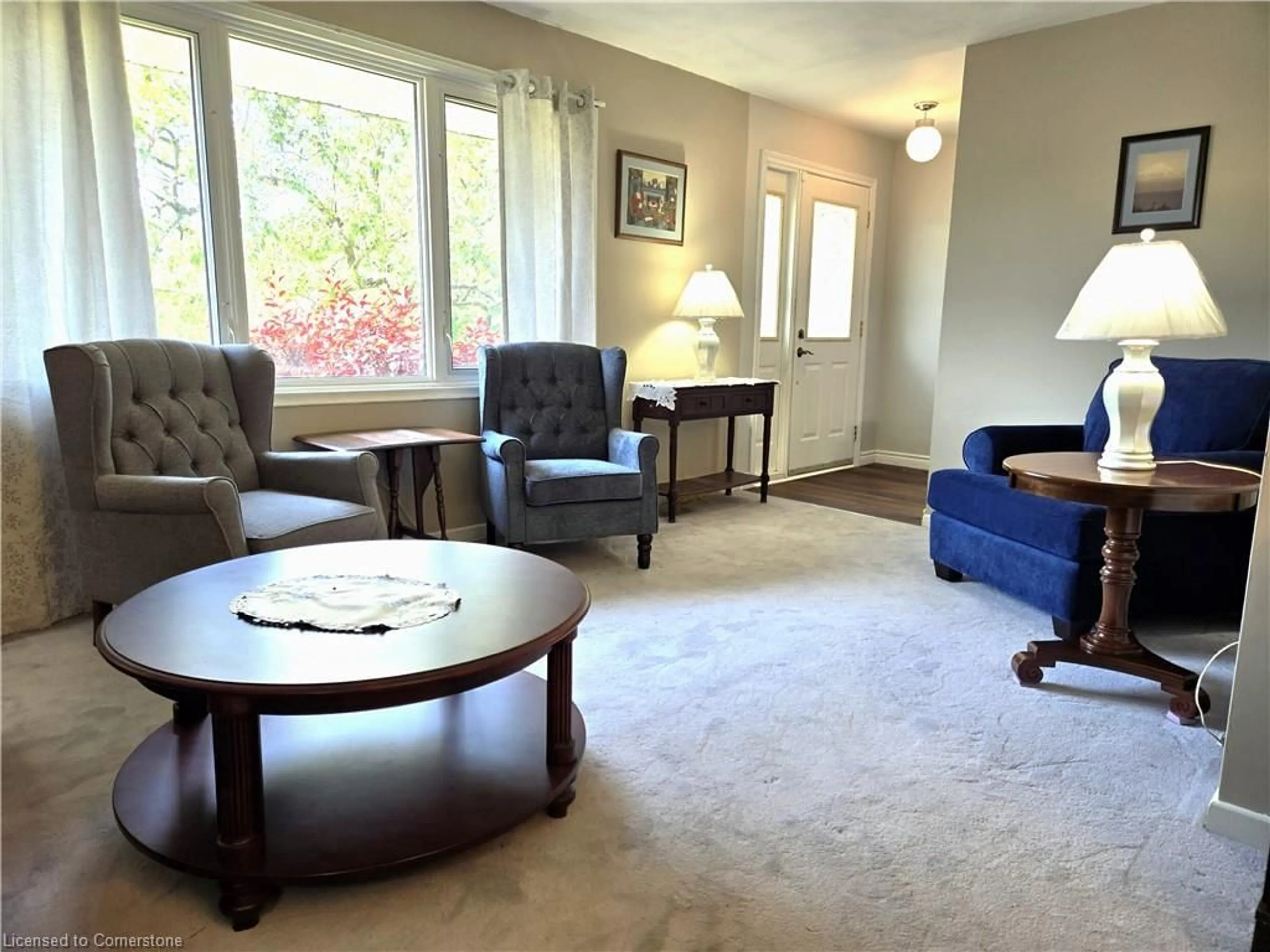 Living room with furniture, carpet floor for 43 Cherry St, Simcoe Ontario N3Y 1B3