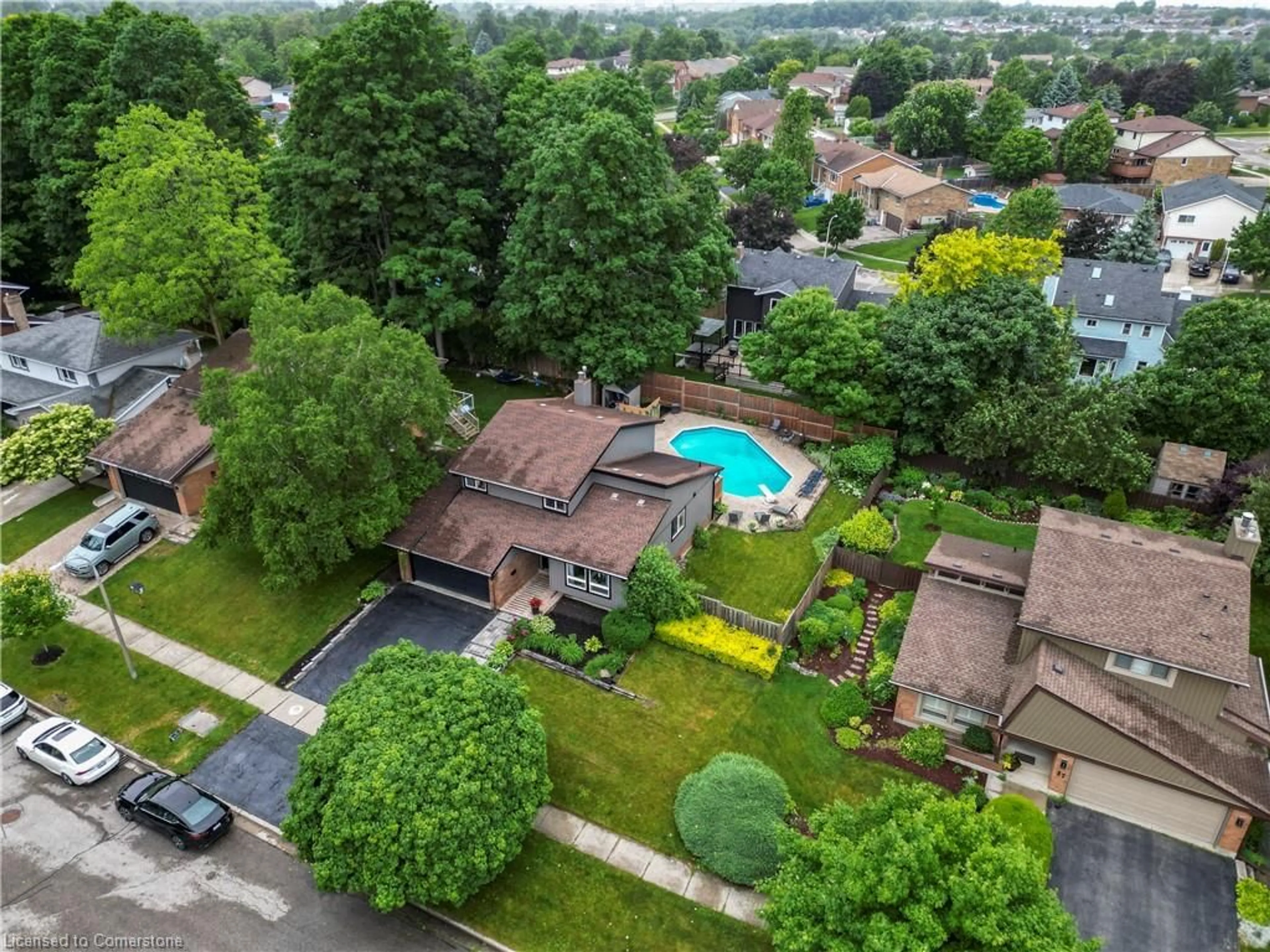 A pic from outside/outdoor area/front of a property/back of a property/a pic from drone, unknown for 23 Greenbough Crt, Kitchener Ontario N2N 1L8