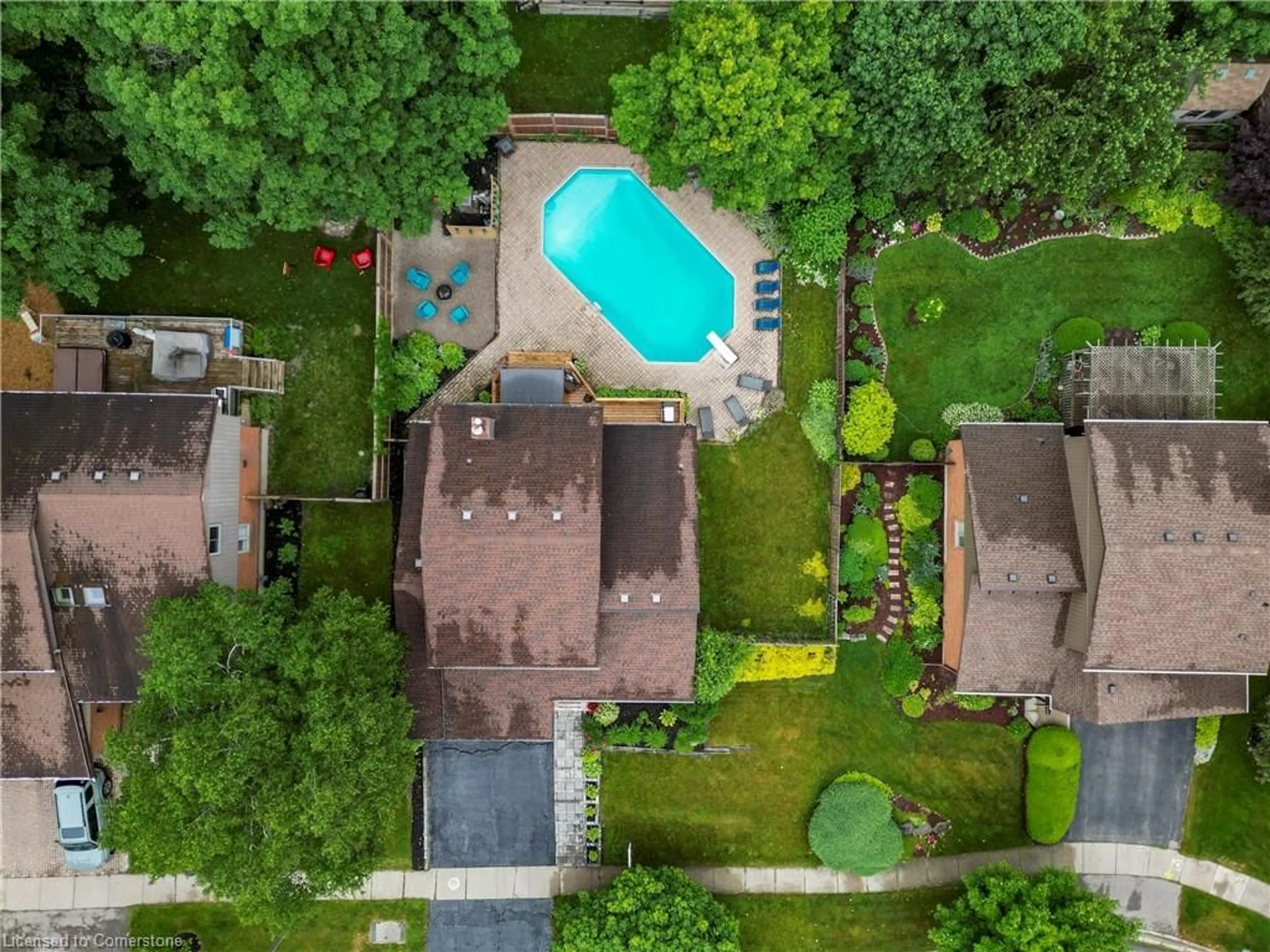 A pic from outside/outdoor area/front of a property/back of a property/a pic from drone, street for 23 Greenbough Crt, Kitchener Ontario N2N 1L8
