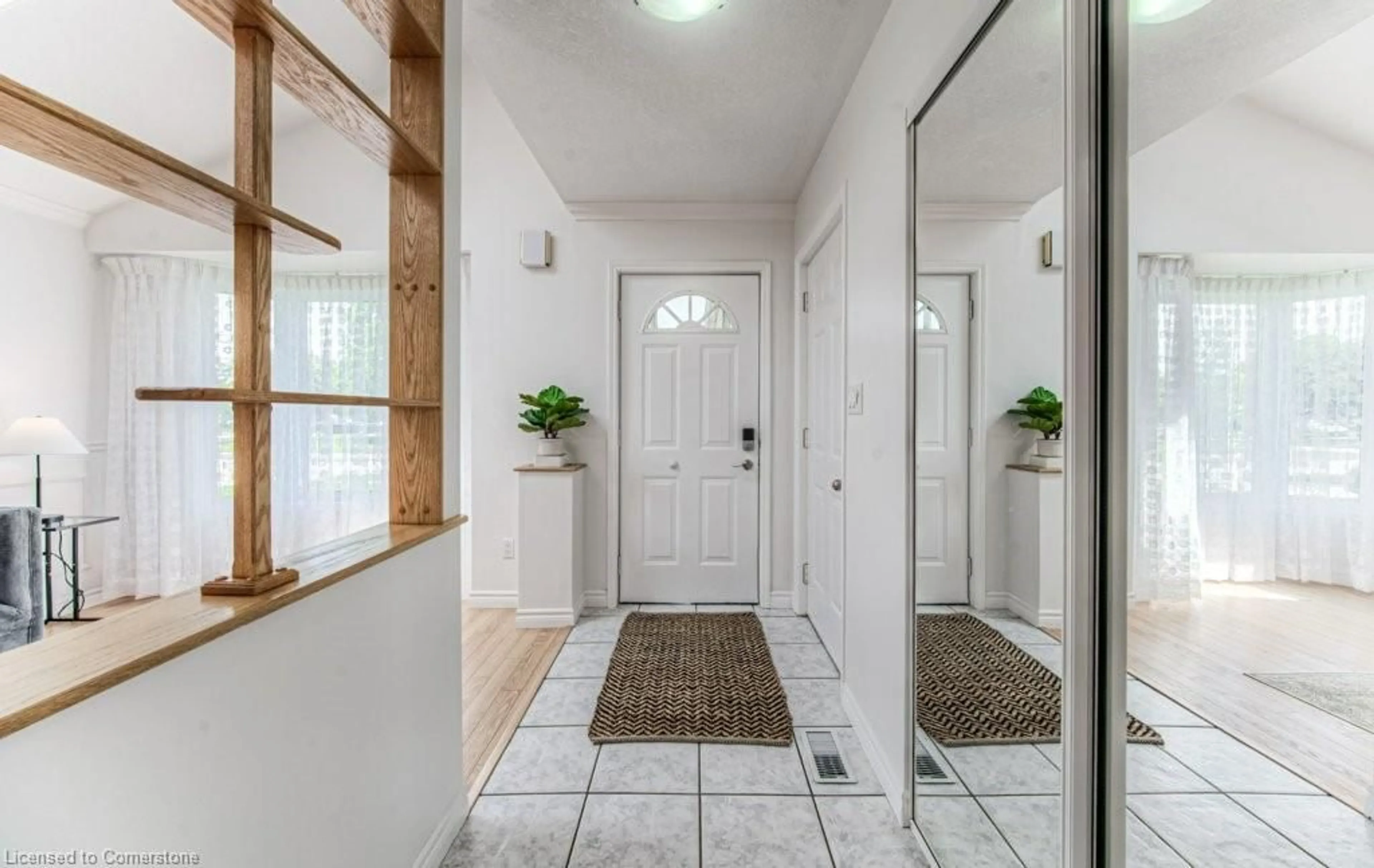 Indoor entryway for 192 Dartmoor Cres, Waterloo Ontario N2K 3S8