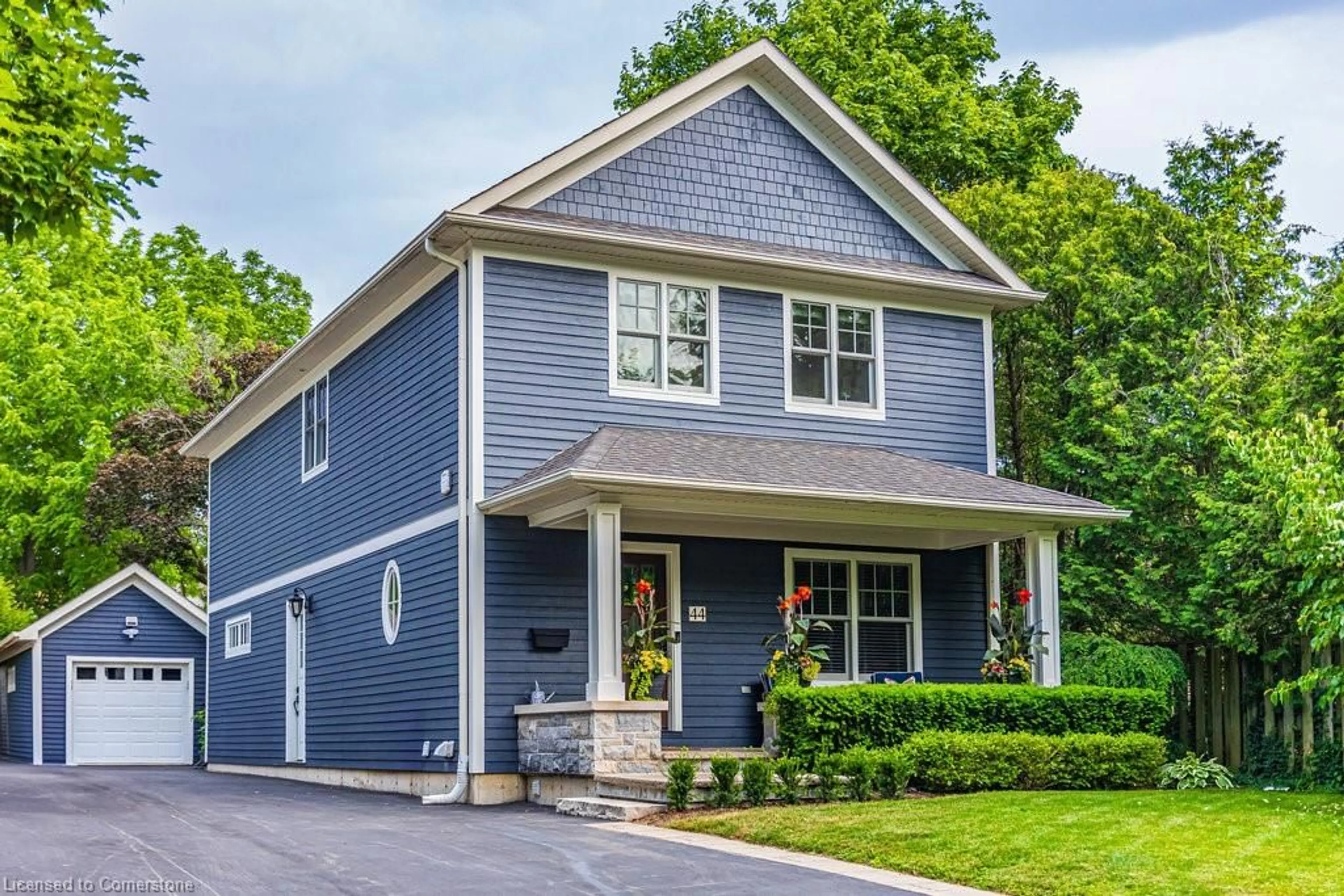 Home with vinyl exterior material, street for 44 Head St, Oakville Ontario L6K 1L5