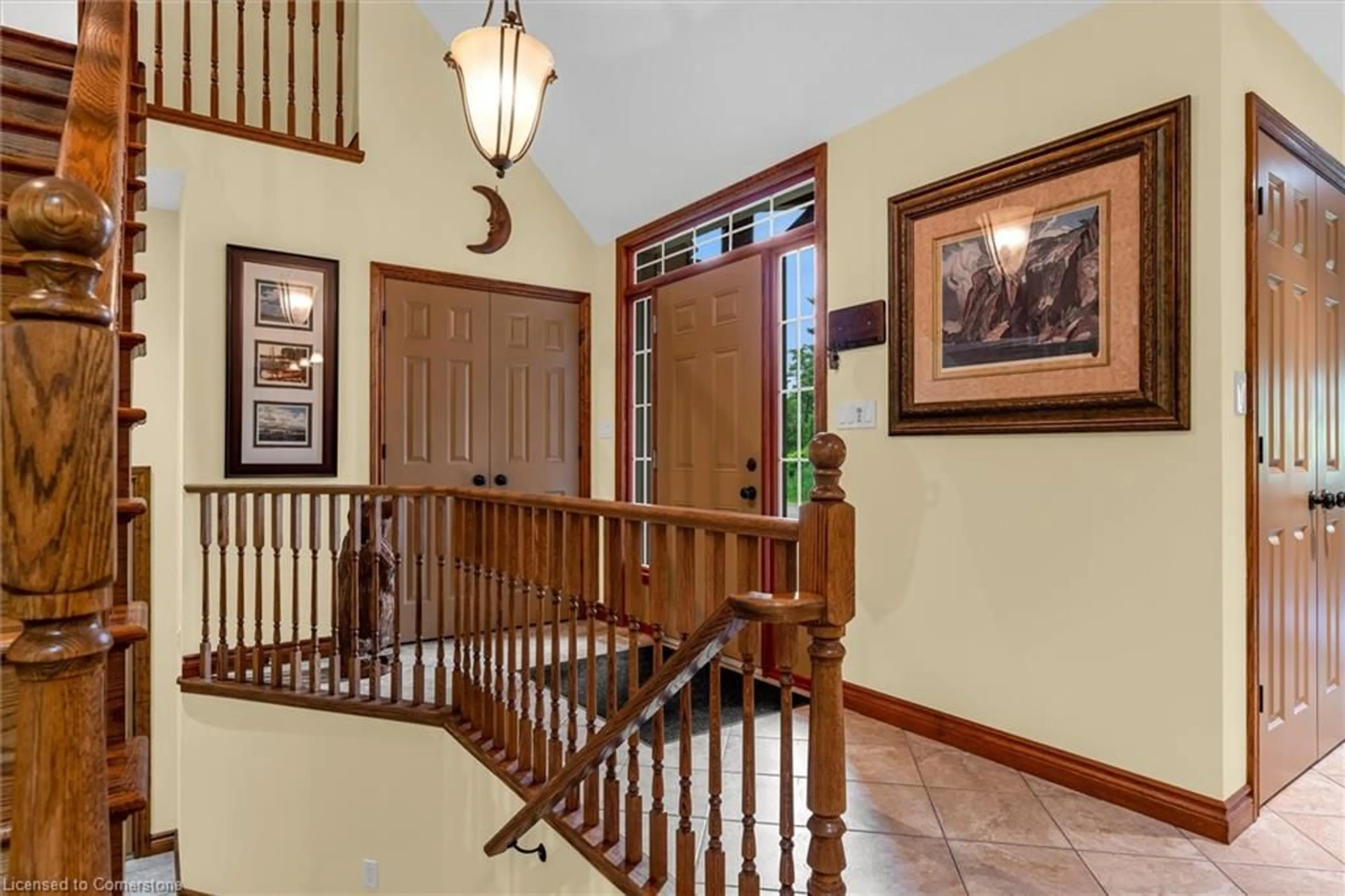Indoor foyer for 635 Millgrove Side Road, Waterdown Ontario L8B 0W7