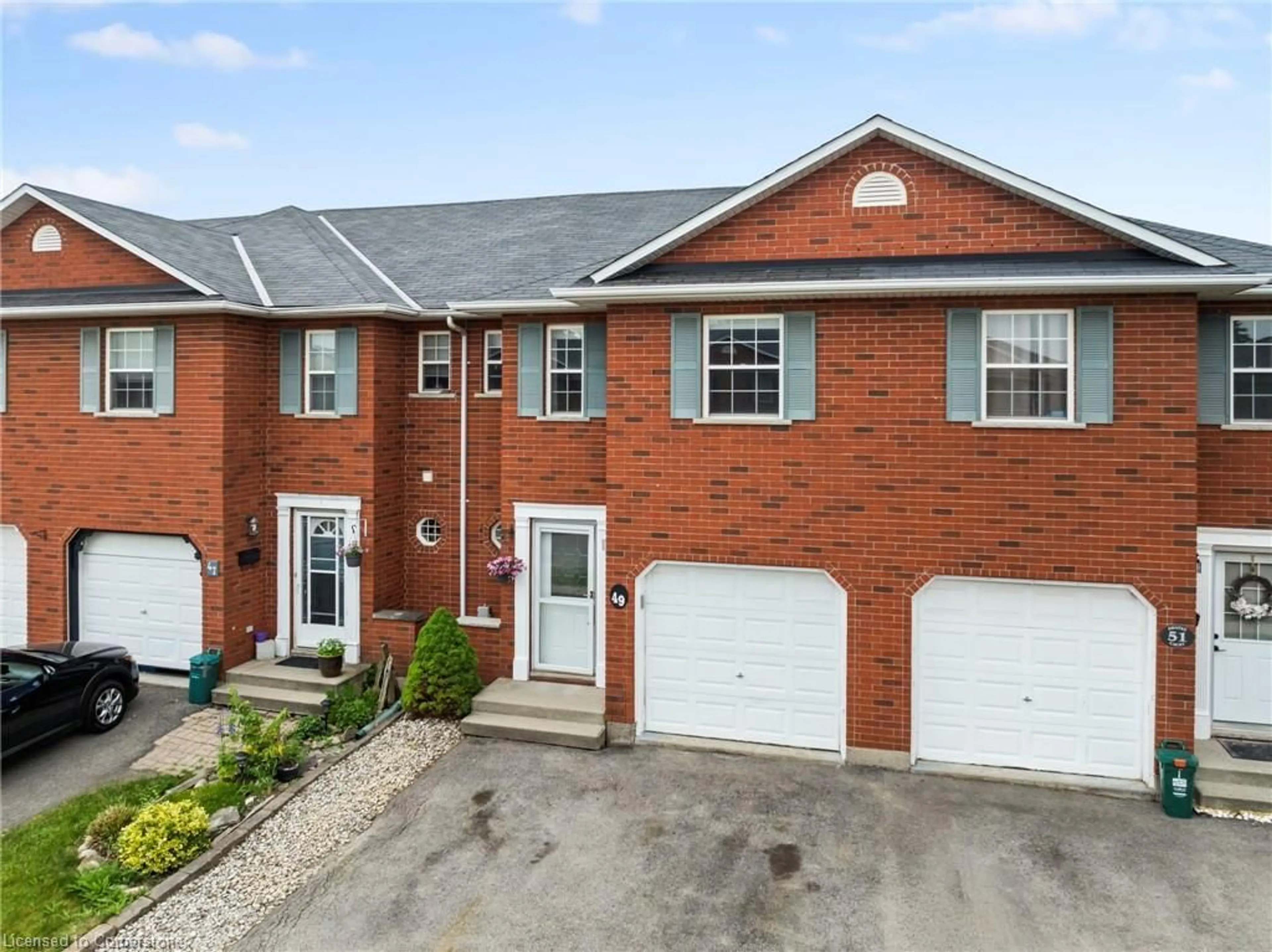A pic from outside/outdoor area/front of a property/back of a property/a pic from drone, street for 49 Swayze Crt, Smithville Ontario L0R 2A0