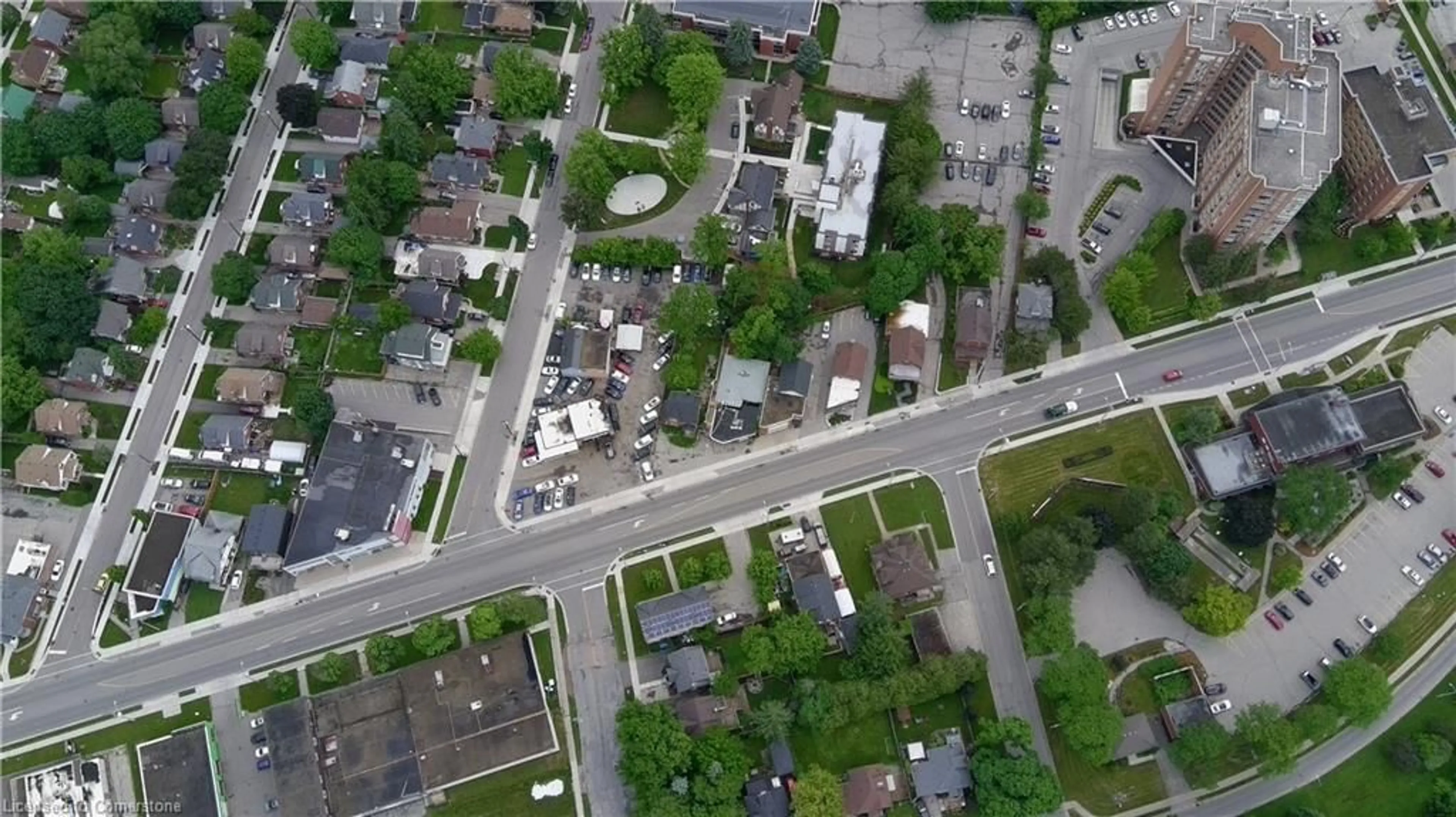 A pic from outside/outdoor area/front of a property/back of a property/a pic from drone, street for 1306 & 1314 King St, Kitchener Ontario N2G 2N7