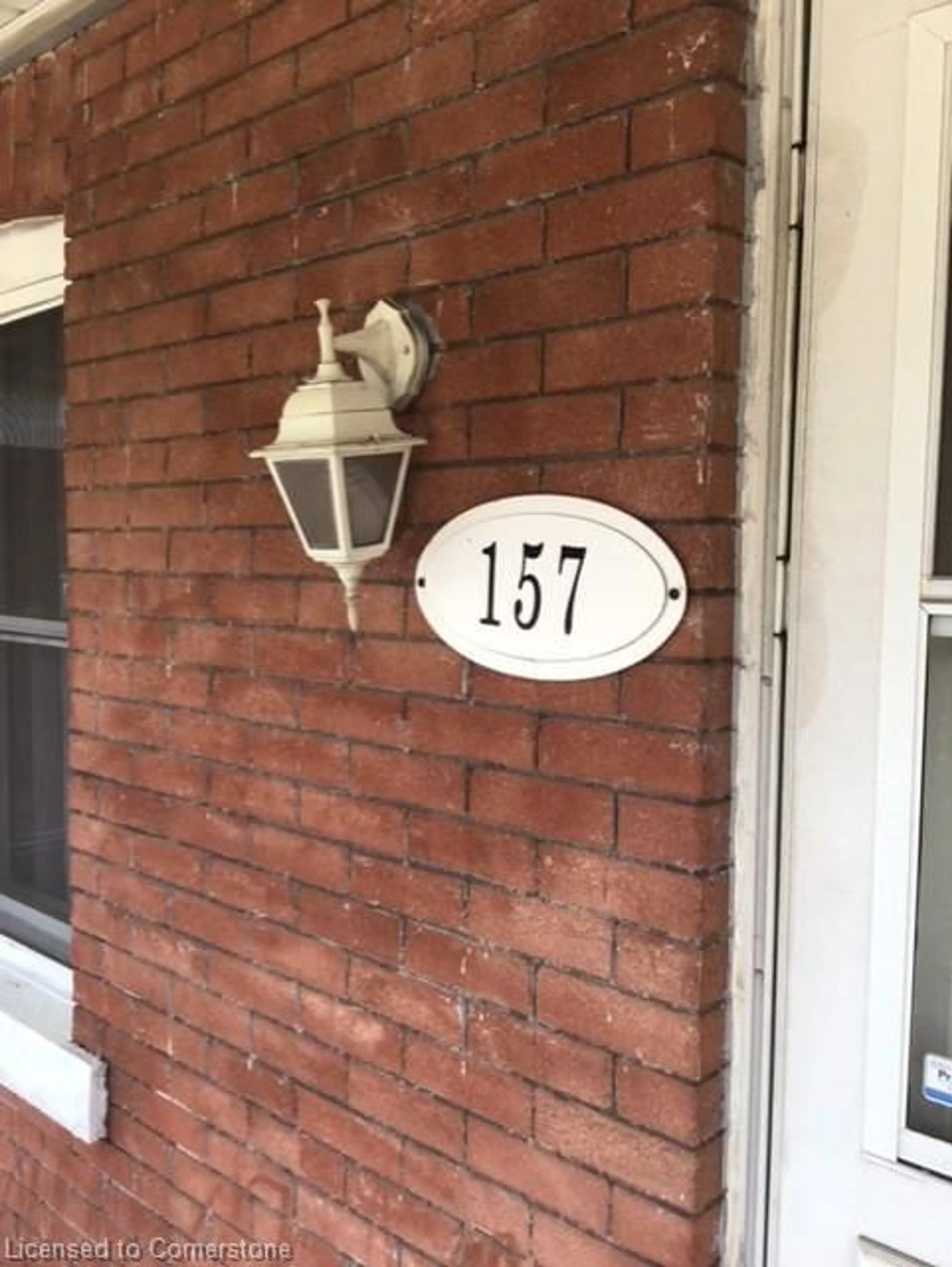 Indoor entryway for 157 Leinster Ave, Hamilton Ontario L8L 6Y1