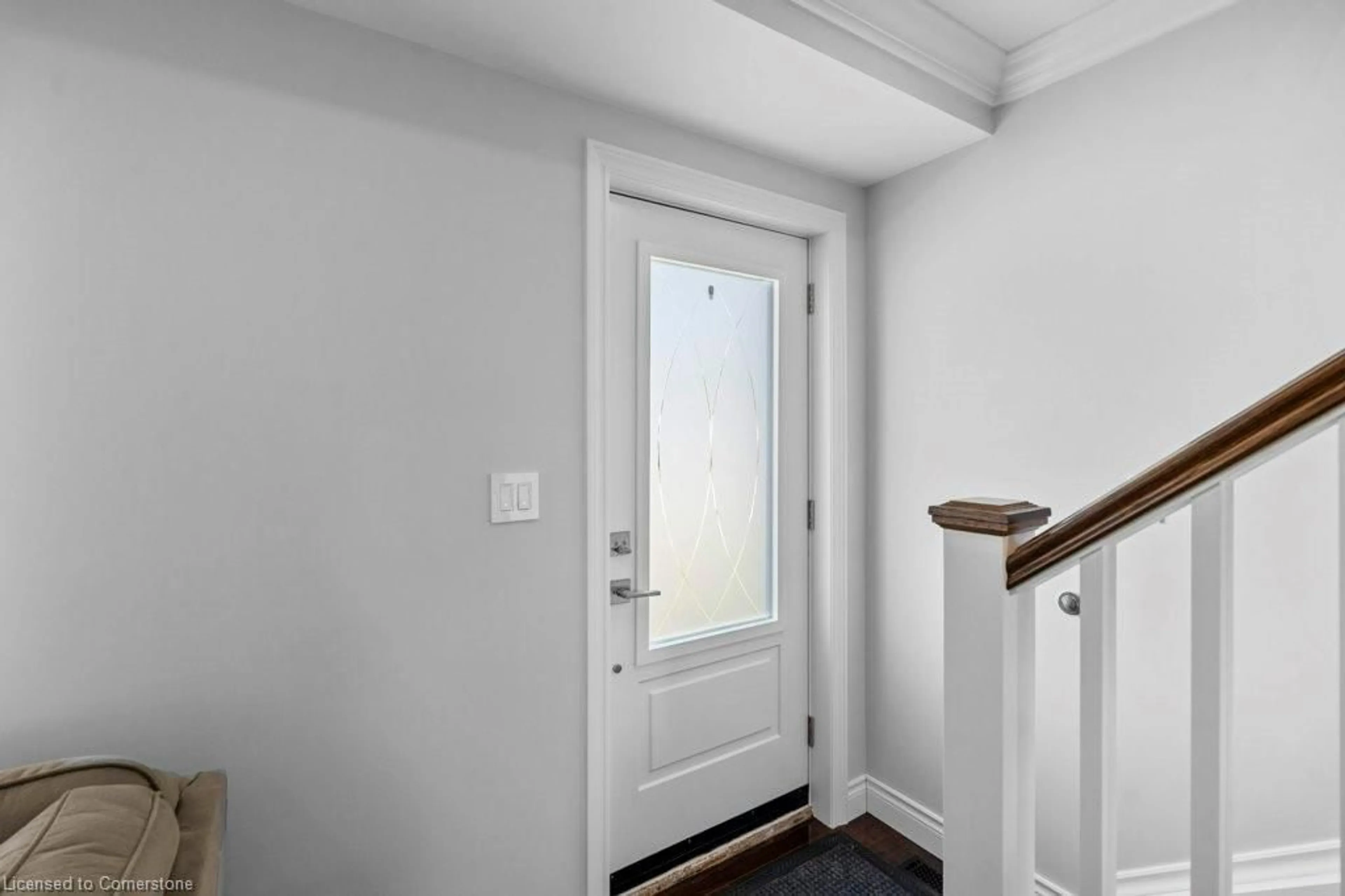 Indoor entryway for 72 Martha St, Hamilton Ontario L8H 2B7