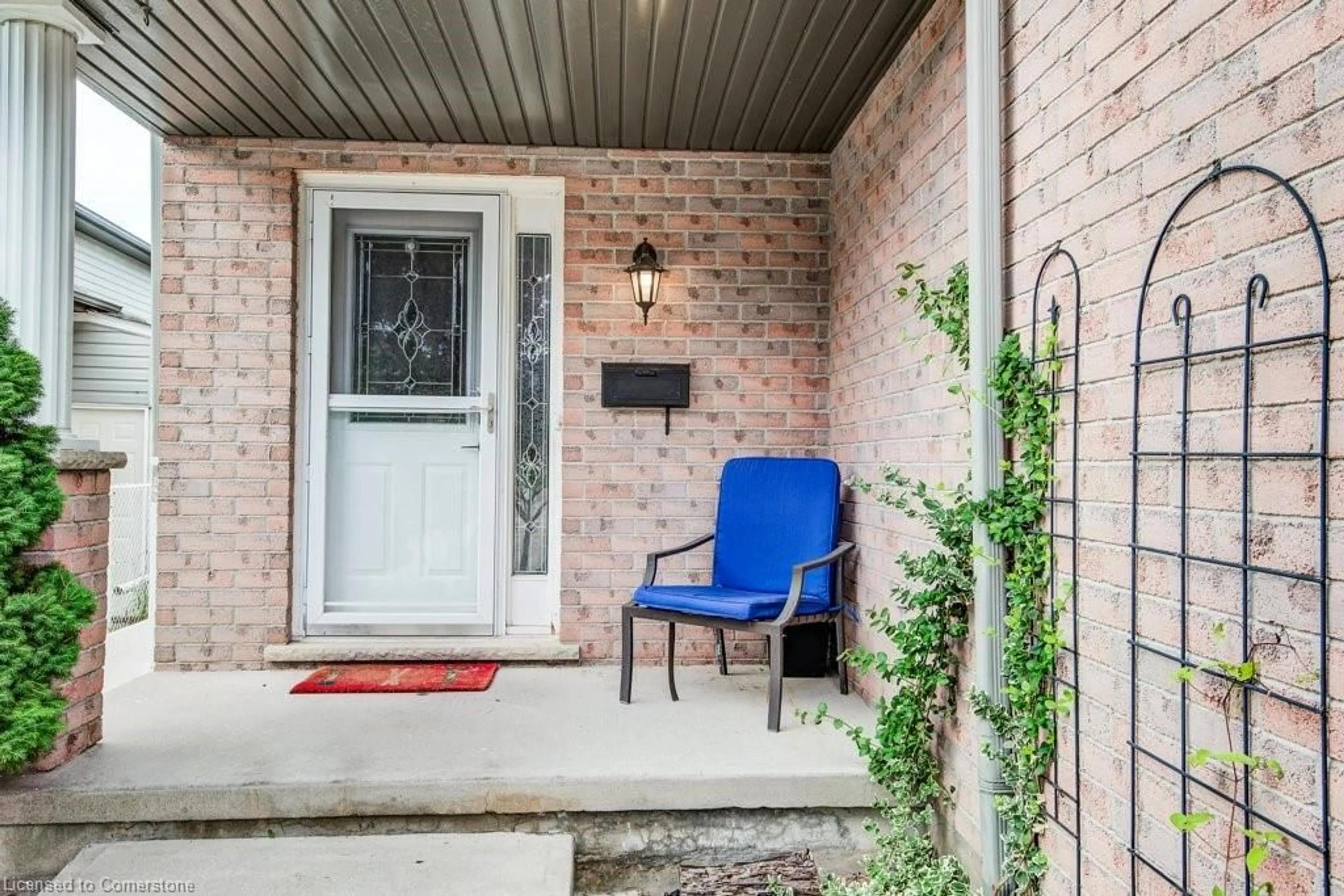 Indoor entryway for 59 Highgate Rd, Kitchener Ontario N2N 3M8