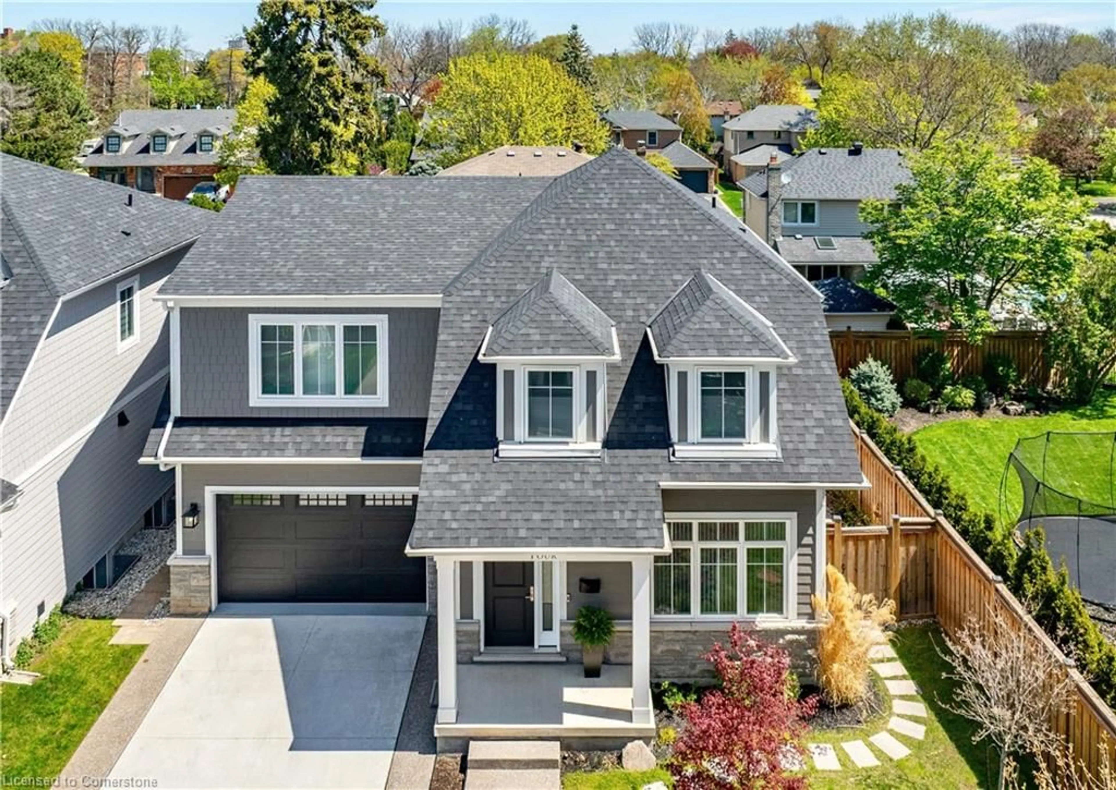 A pic from outside/outdoor area/front of a property/back of a property/a pic from drone, street for 2134 New St #4, Burlington Ontario L7R 1H8