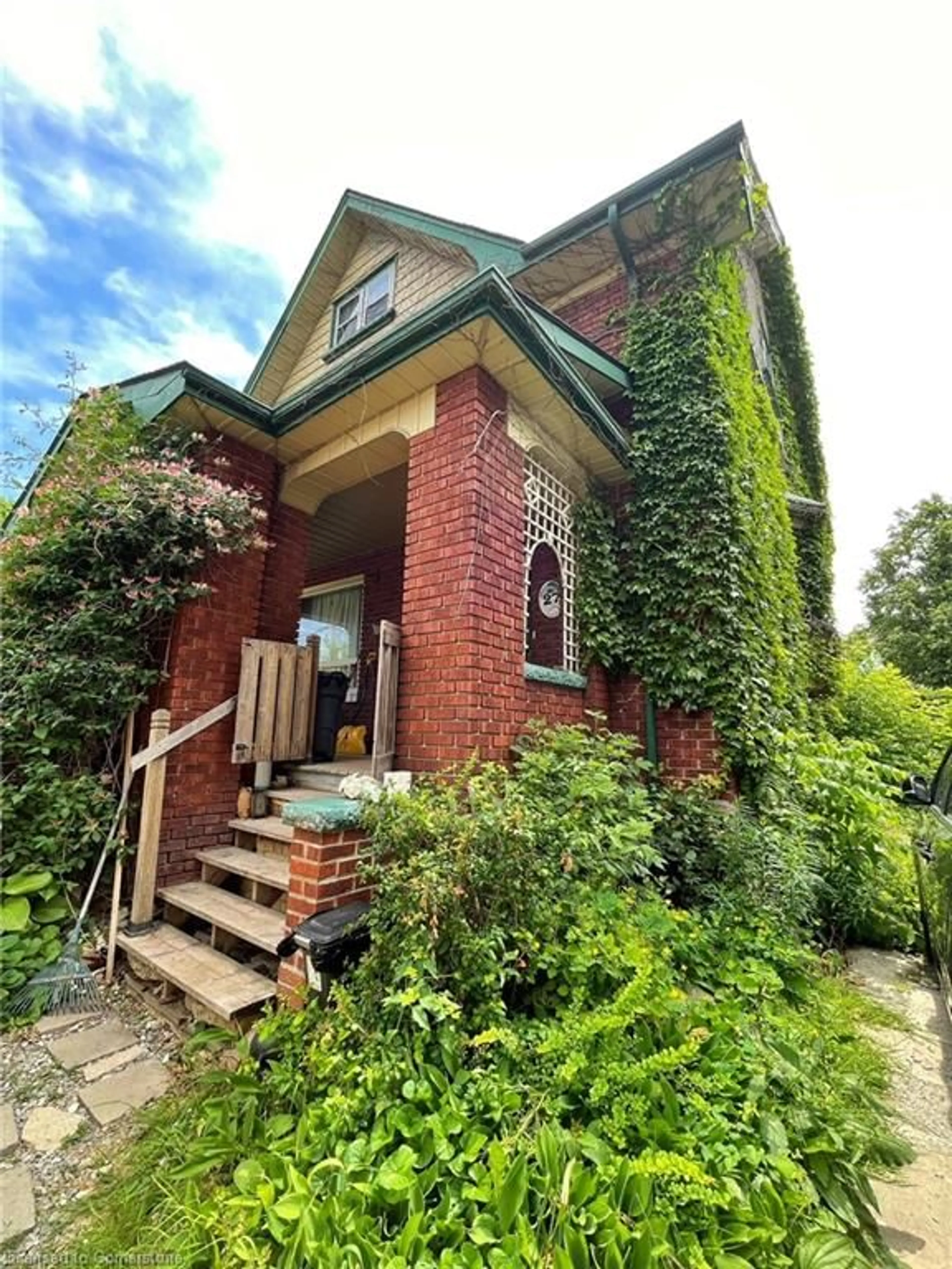 Home with brick exterior material, building for 27 Bingeman St, Kitchener Ontario N2H 2R7