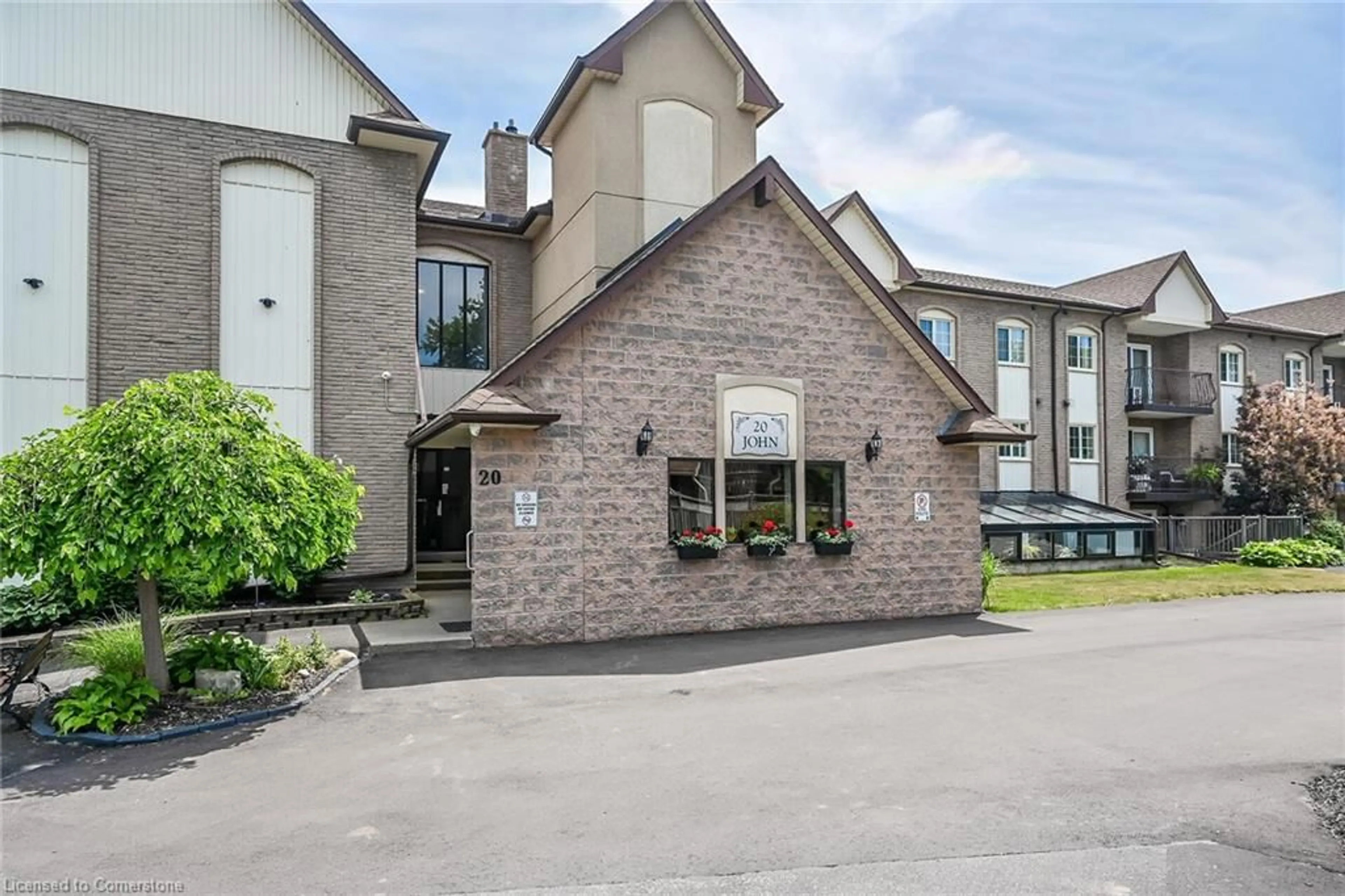 Patio, unknown for 20 John St #207, Grimsby Ontario L3M 1X5
