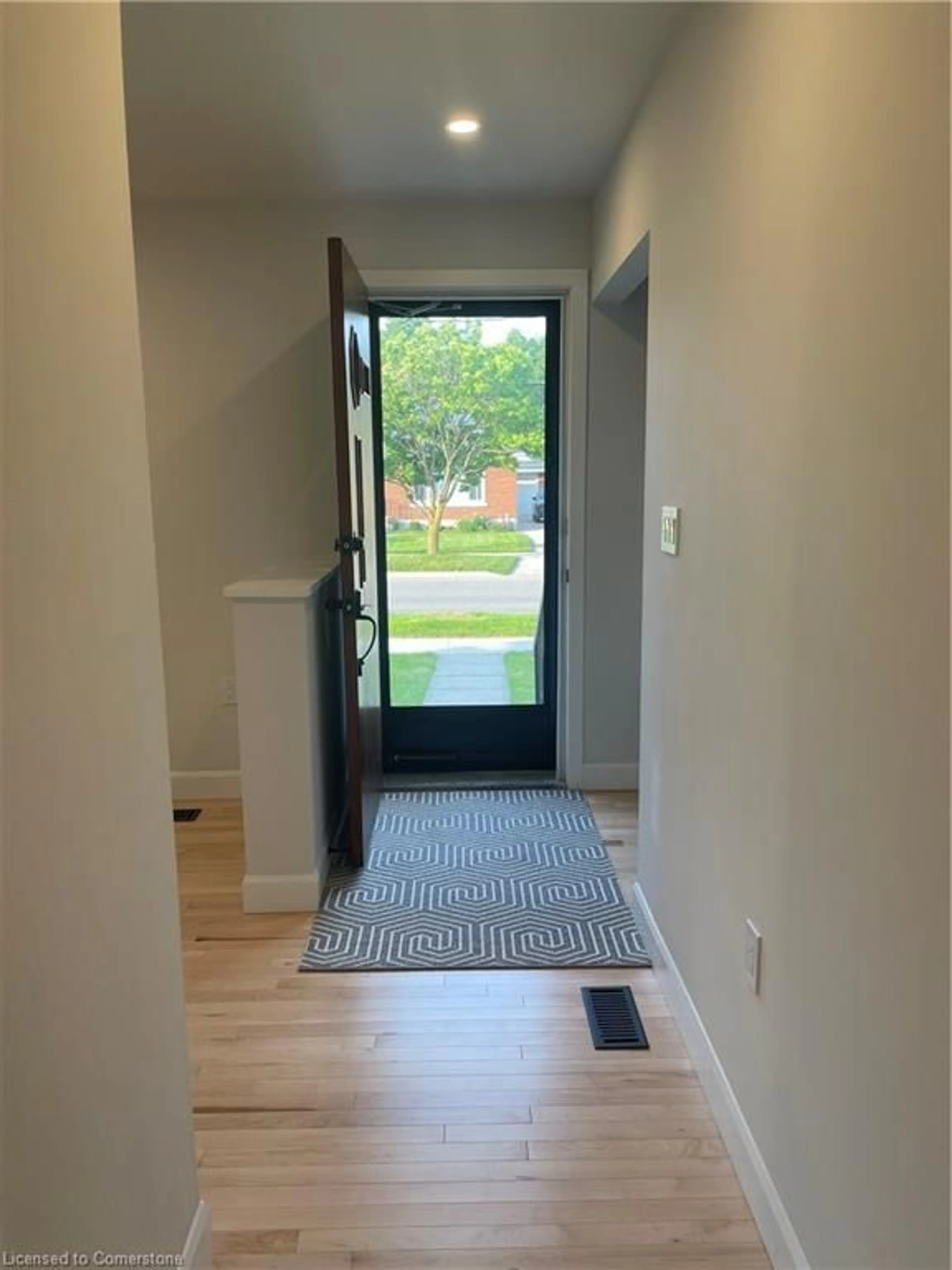 Indoor entryway for 383 Dumfries Ave, Kitchener Ontario N2H 2E9